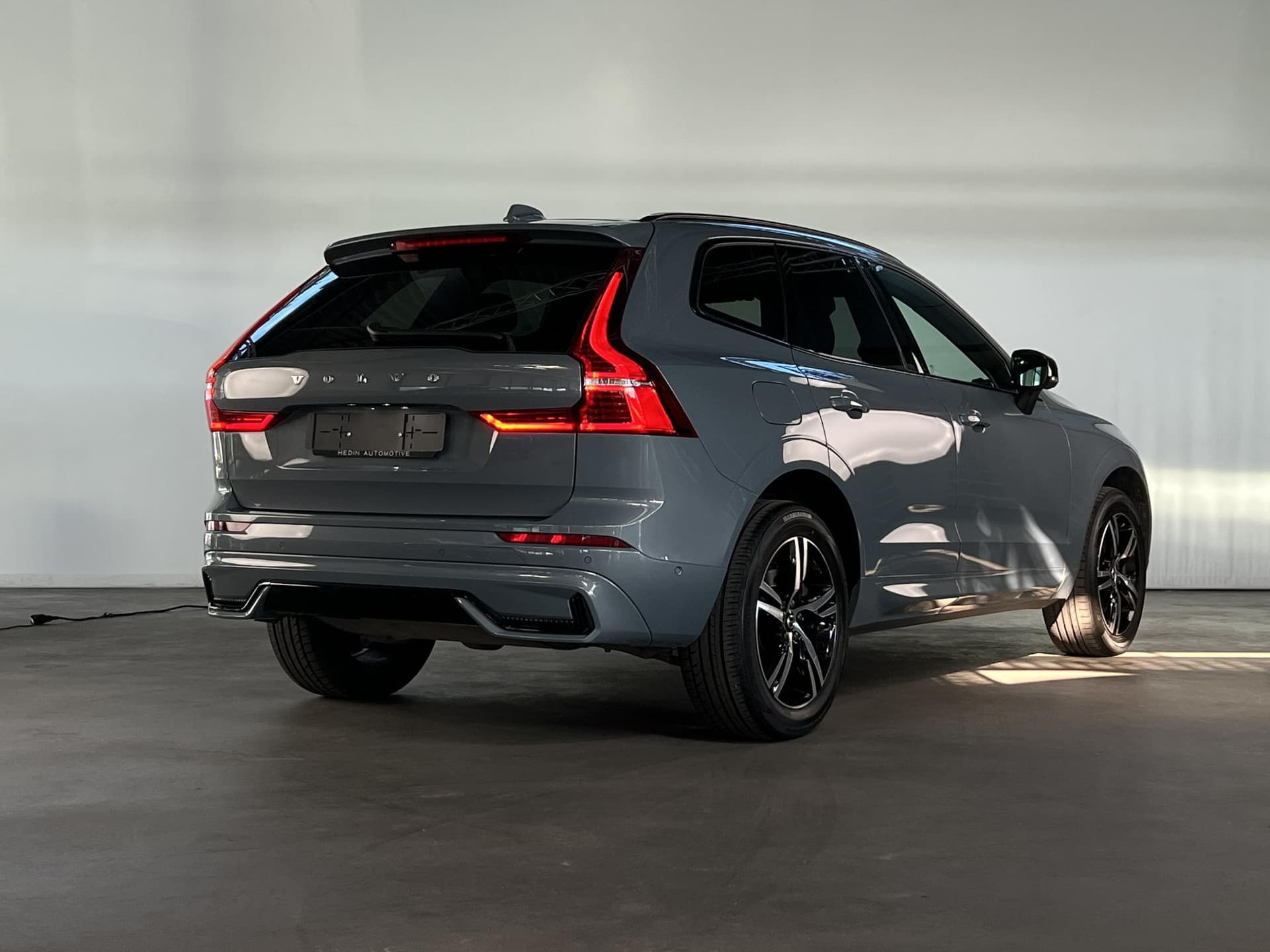 Volvo XC60 XC-60 T6 Recharge Geartronic R-Design - Photo 2