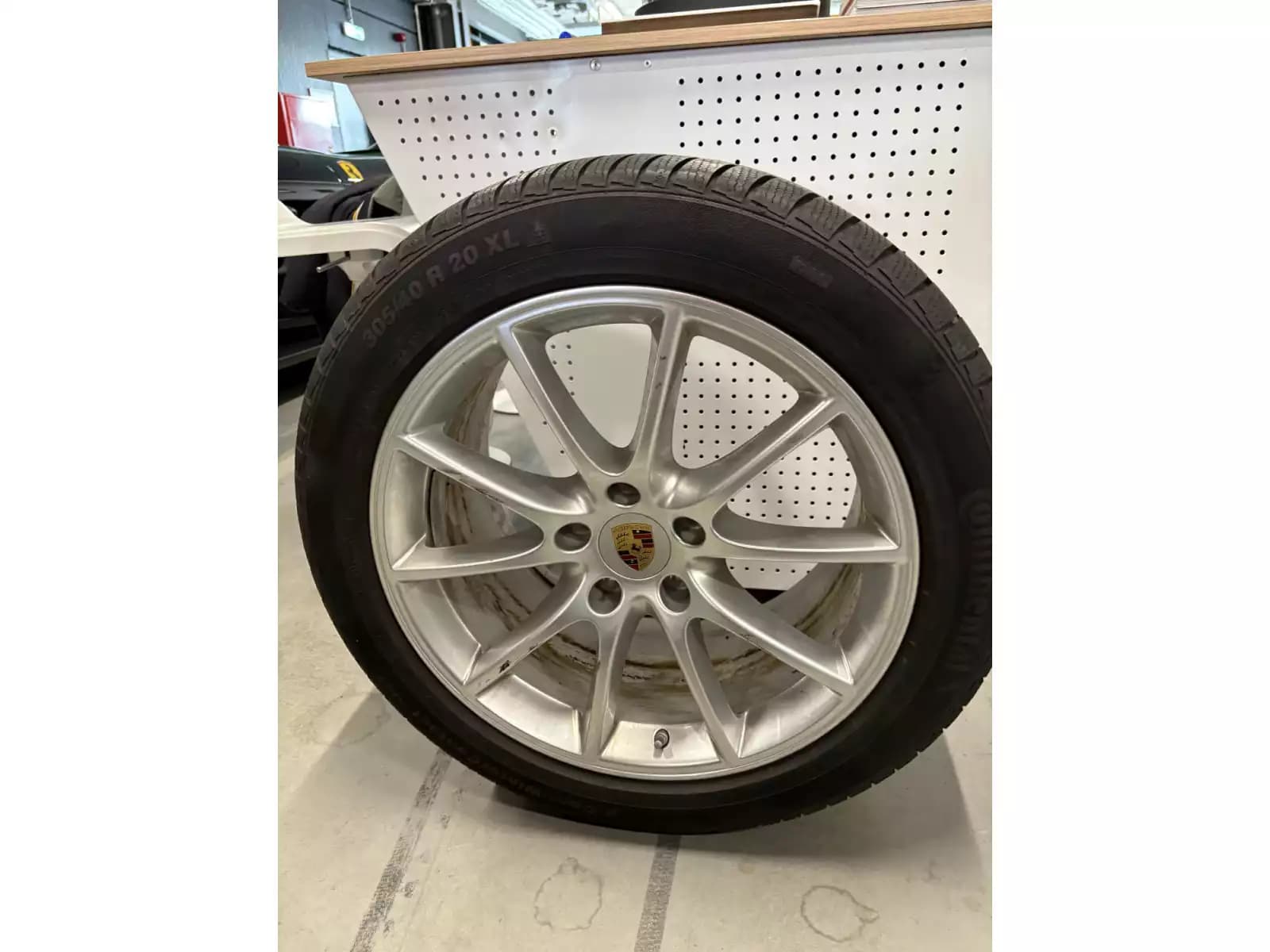 Jantes alu + Pneus hiver 20 305/40 R20 112V - Photo 1