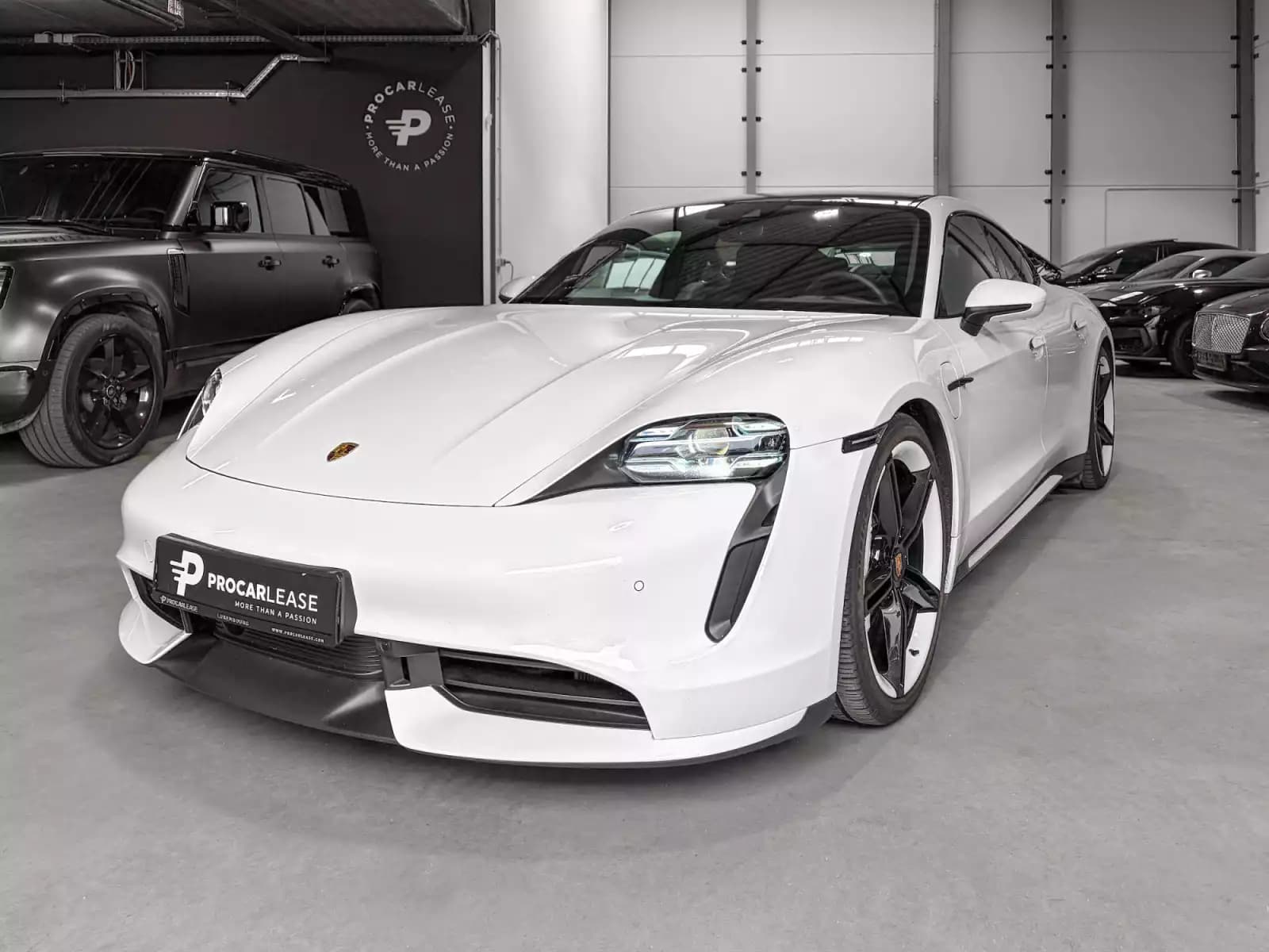 Porsche Taycan PORSCHE TAYCAN TURBO /APPROVED/ PURE WHITE | SPORT CHRONO | TOIT PANO | 21" MISSION E | BOSE | AFFICHAGE PASSAGER | PSCB - Photo 1