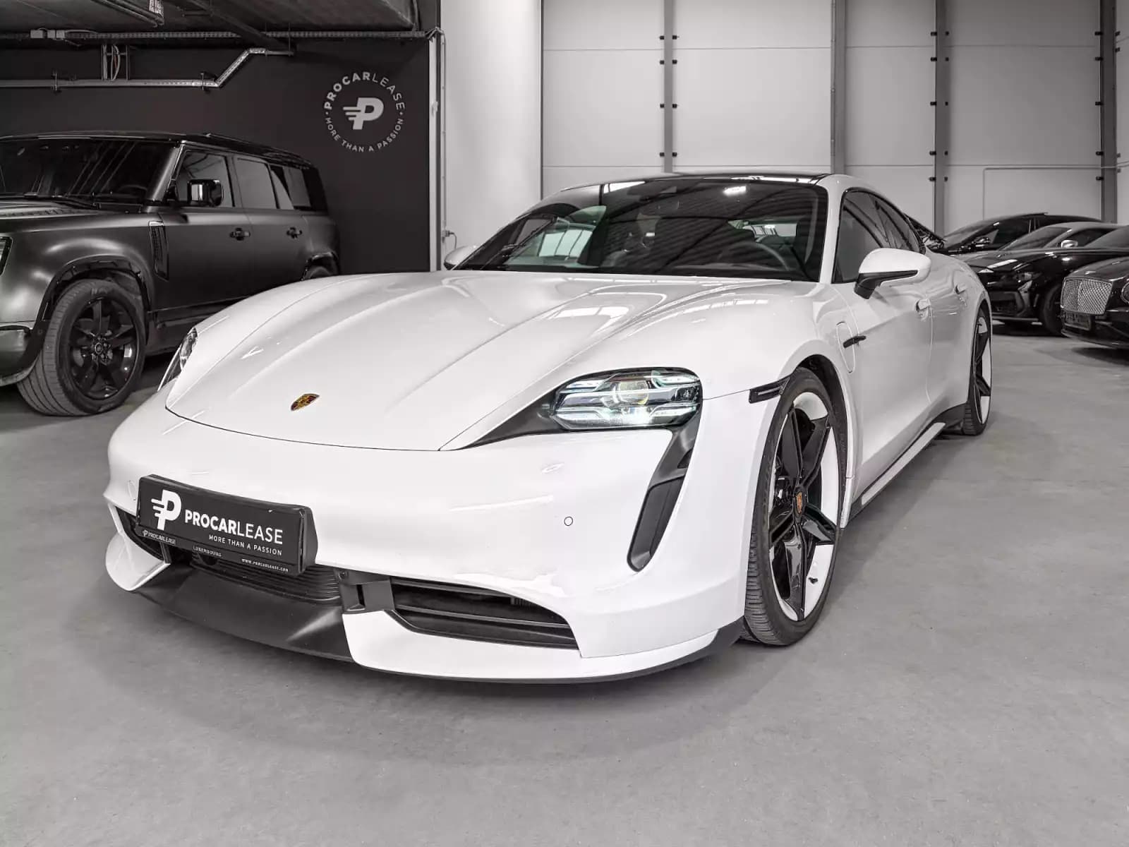 Porsche Taycan PORSCHE TAYCAN TURBO /APPROVED/ PURE WHITE | SPORT CHRONO | TOIT PANO | 21" MISSION E | BOSE | AFFICHAGE PASSAGER | PSCB - Photo 1
