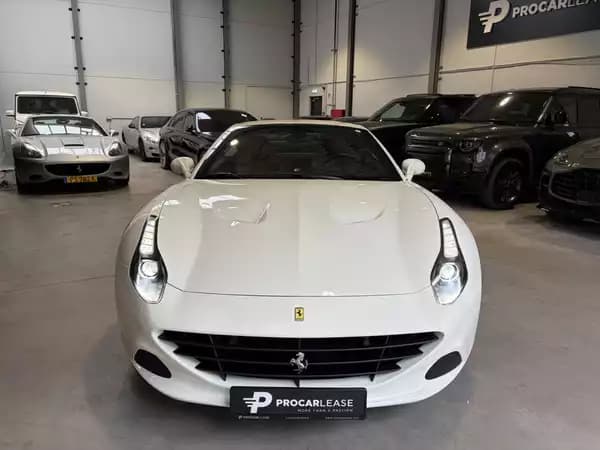Ferrari California California T / 3.9 V8 / 4-Sitzer / - Photo 2