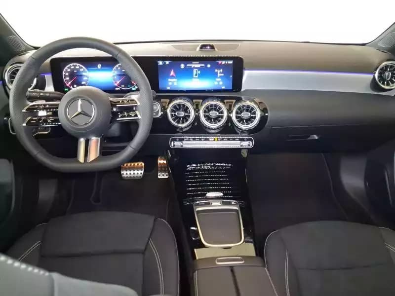 Mercedes-Benz A 200 AMG Line - Photo 1