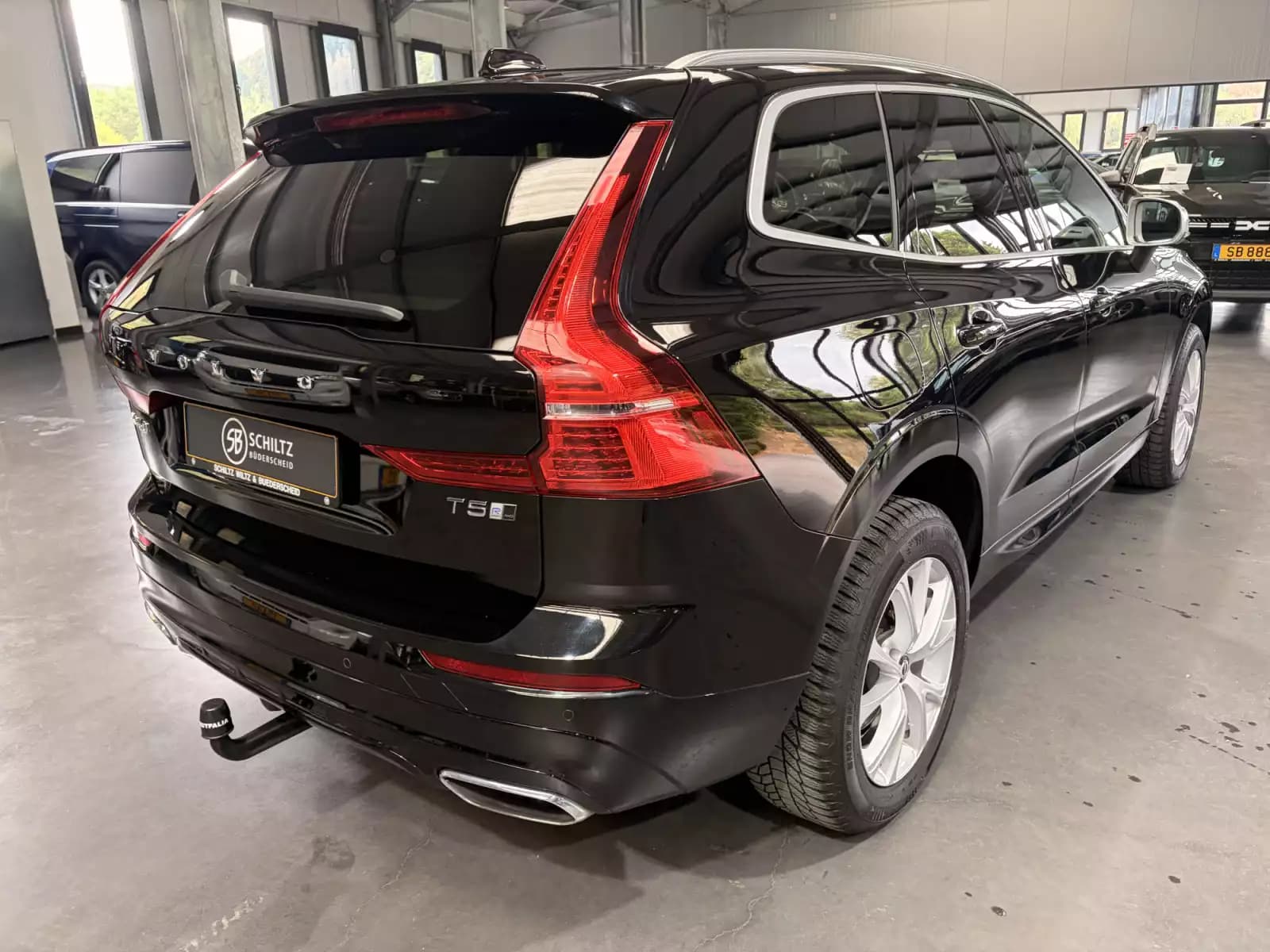 Volvo XC60 2.0 R-Design AWD 250HP - Photo 1