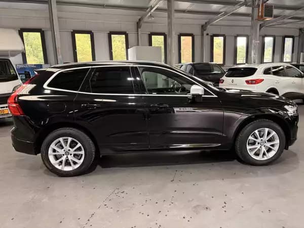 Volvo XC60 2.0 R-Design AWD 250HP - Photo 2