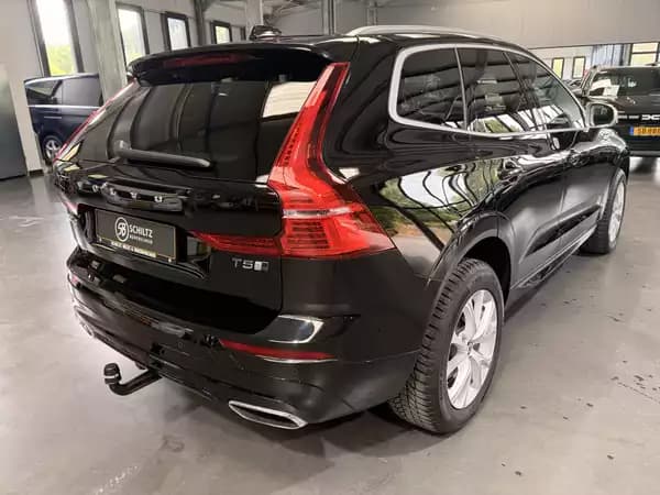 Volvo XC60 2.0 R-Design AWD 250HP - Photo 2