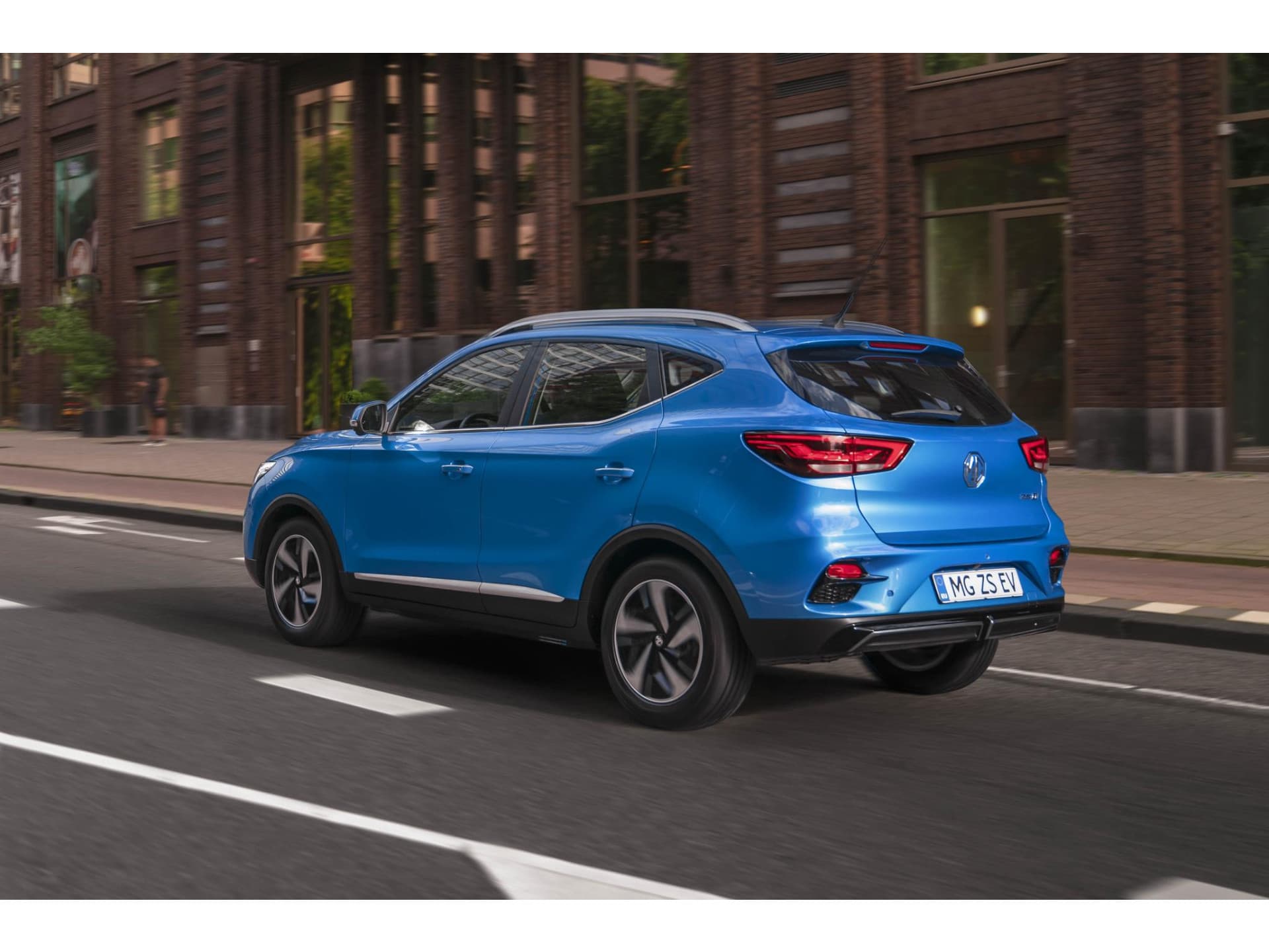 MG ZS Long Range 72 kWh Luxury (11kW OBC) - Photo 2