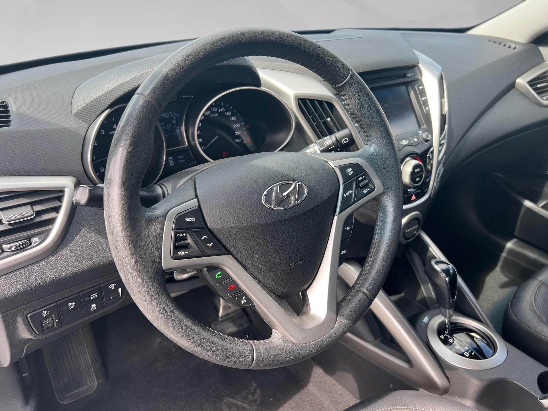 Hyundai VELOSTER 1.6 GDI 140 PACK PREMIUM DCT-6 - Photo 3