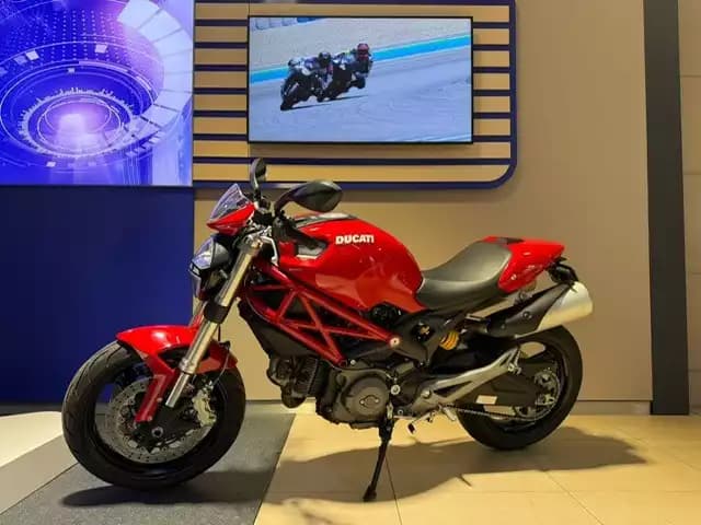 Ducati Monster 696 - Photo 1
