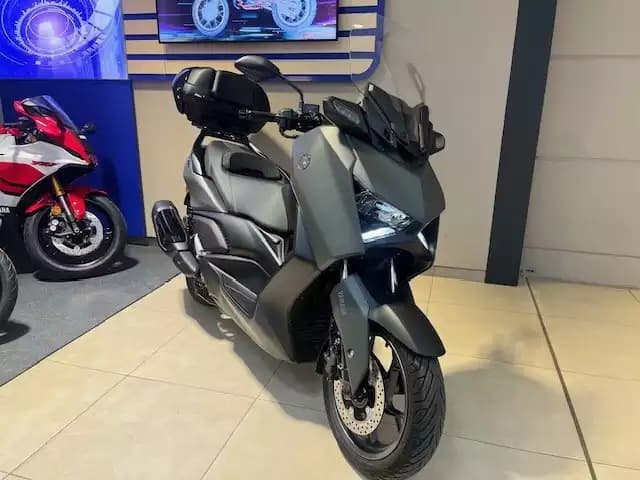 Yamaha X-Max 300 - Photo 1