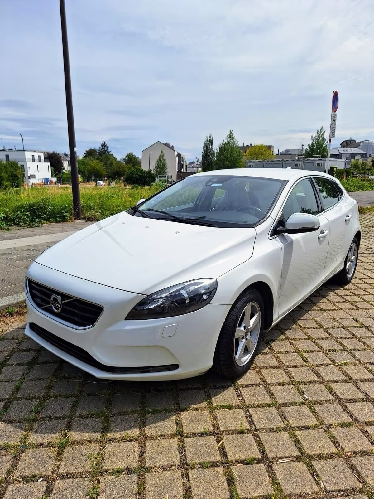 Volvo V40 Momentum - Photo 1