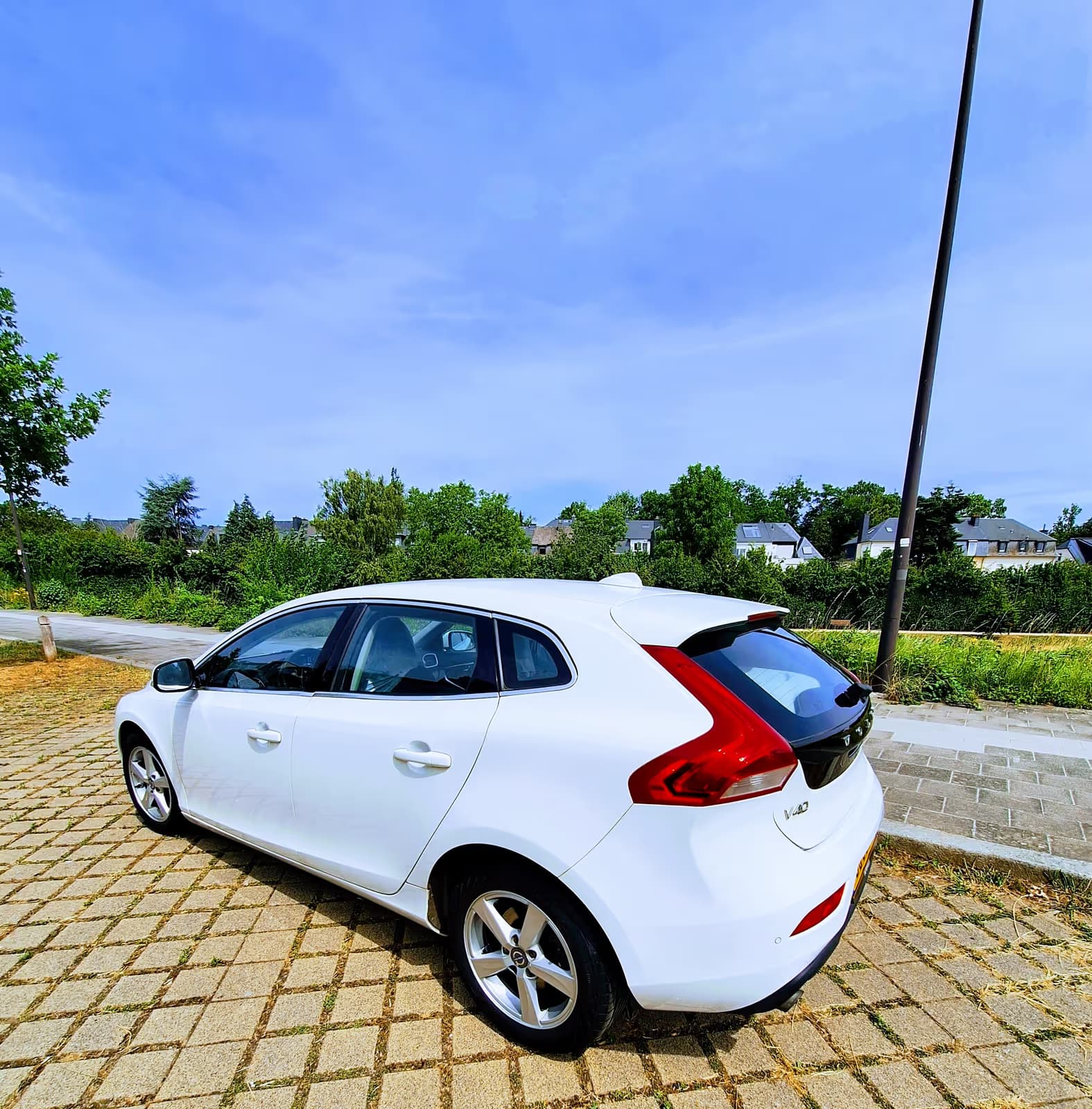 Volvo V40 Momentum - Photo 1