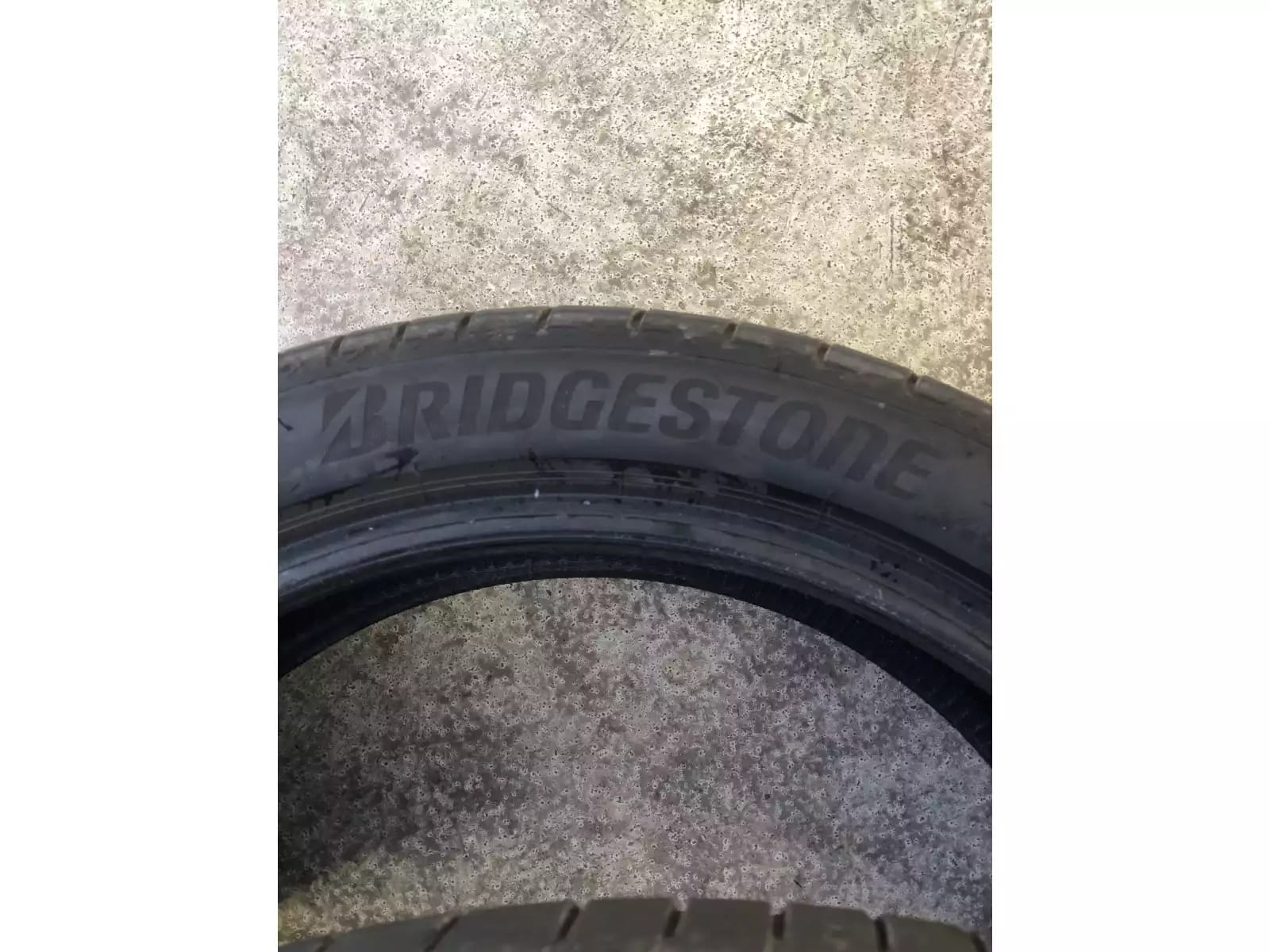 Pneus été 18 225/40 R18 92Y - Photo 1