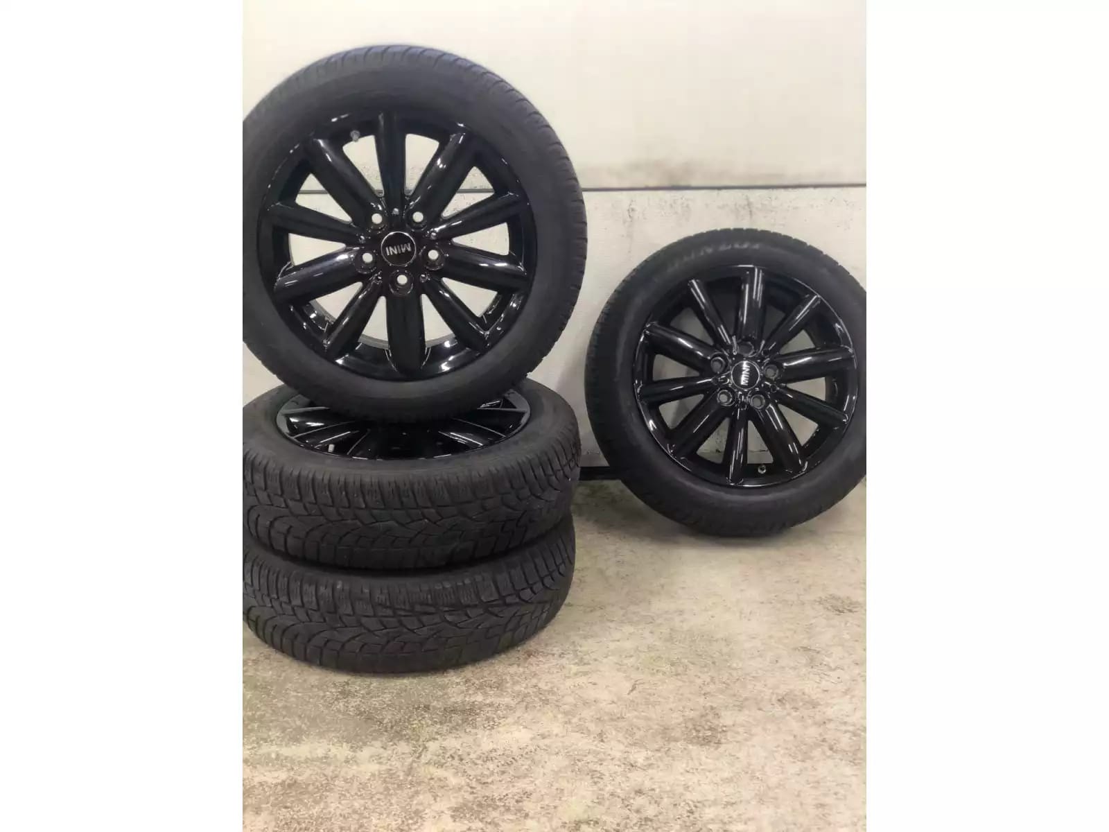 Jantes alu + Pneus hiver 16 175/60 R16 86H - Photo 1