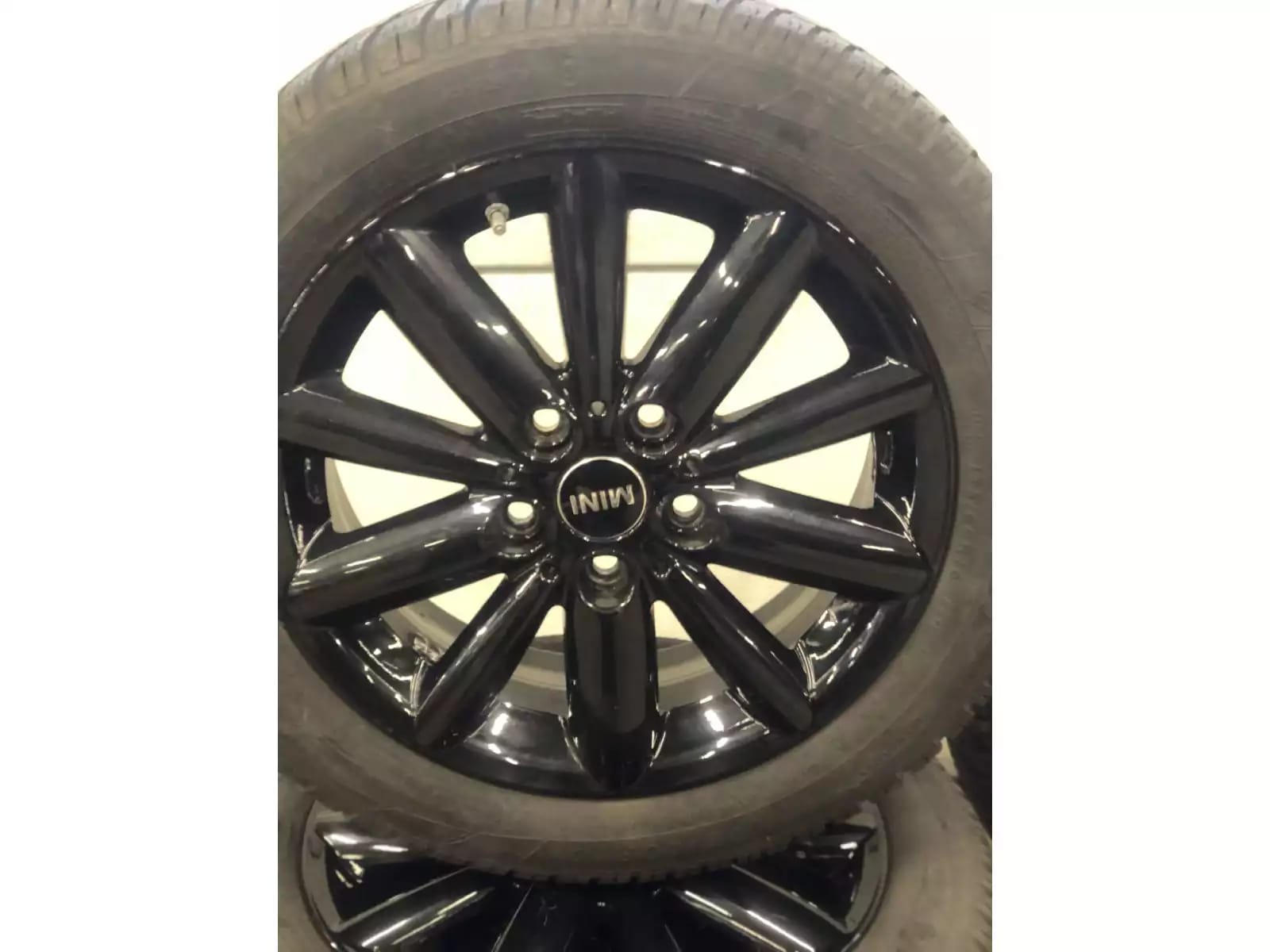 Jantes alu + Pneus hiver 16 175/60 R16 86H - Photo 1