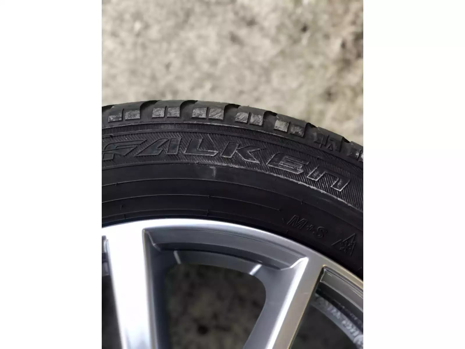 Jantes alu + Pneus hiver 16 185/60 R16 86H - Photo 1