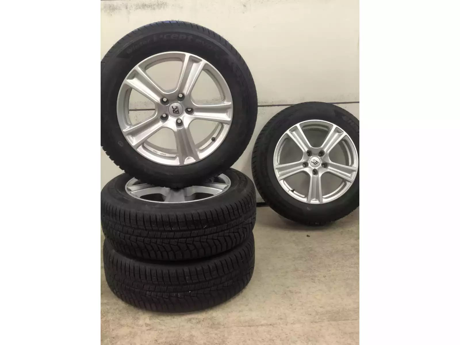 Jantes alu + Pneus hiver 17 255/60 R17 99H - Photo 1