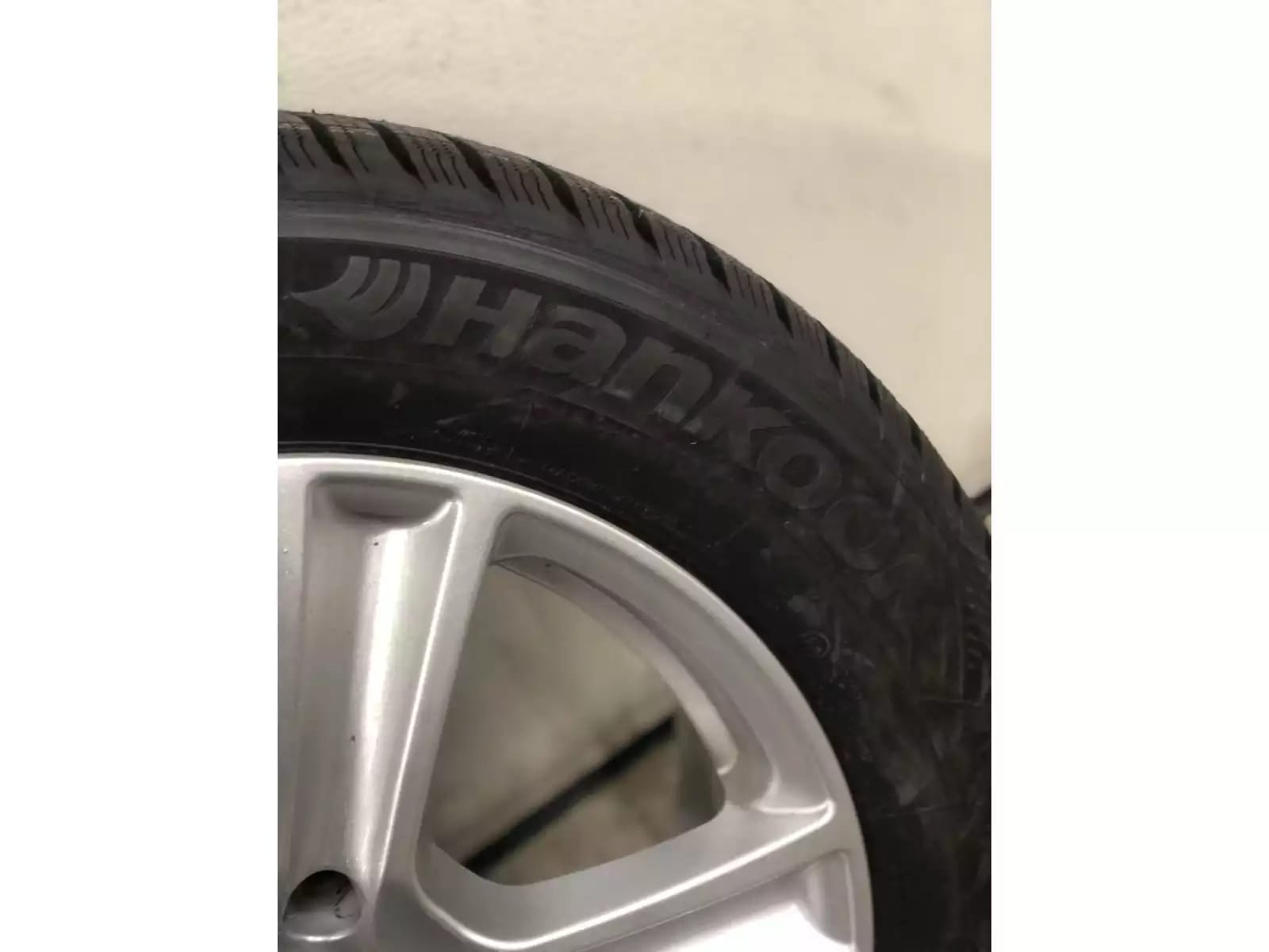 Jantes alu + Pneus hiver 17 255/60 R17 99H - Photo 1