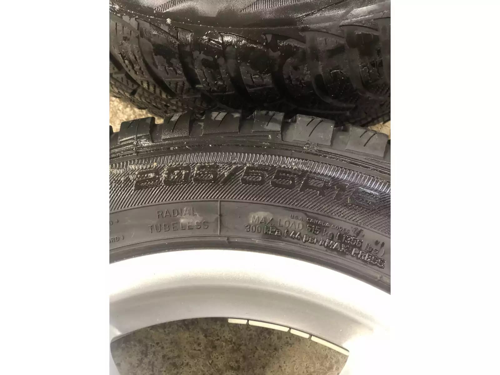Jantes alu + Pneus hiver 16 205/55 R16 91H - Photo 1