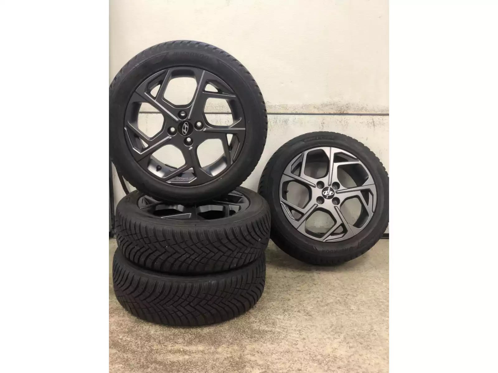 Jantes alu + Pneus hiver 16 195/55 R16 87H - Photo 1