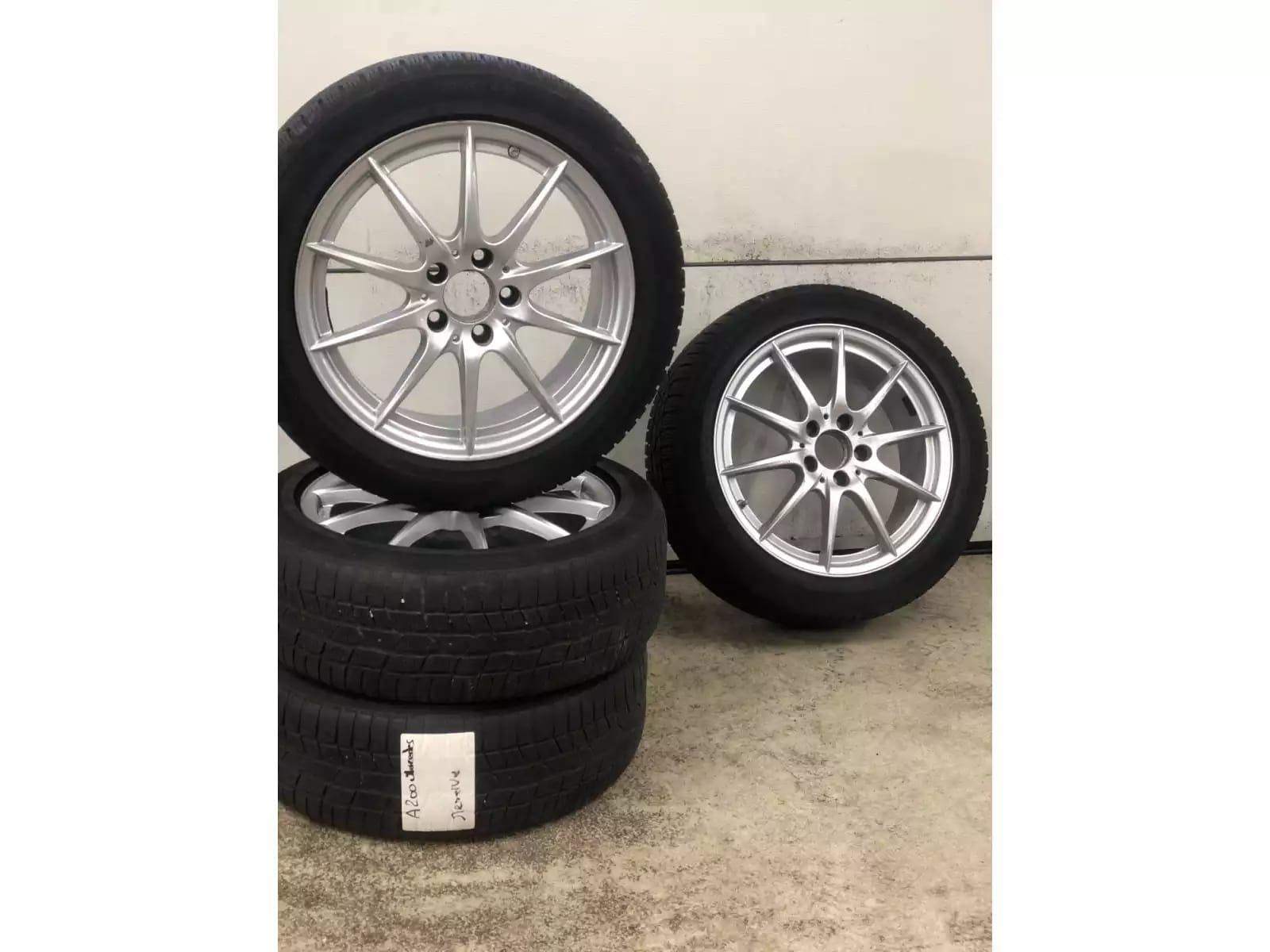 Jantes alu + Pneus hiver 17 205/50 R17 93H - Photo 1