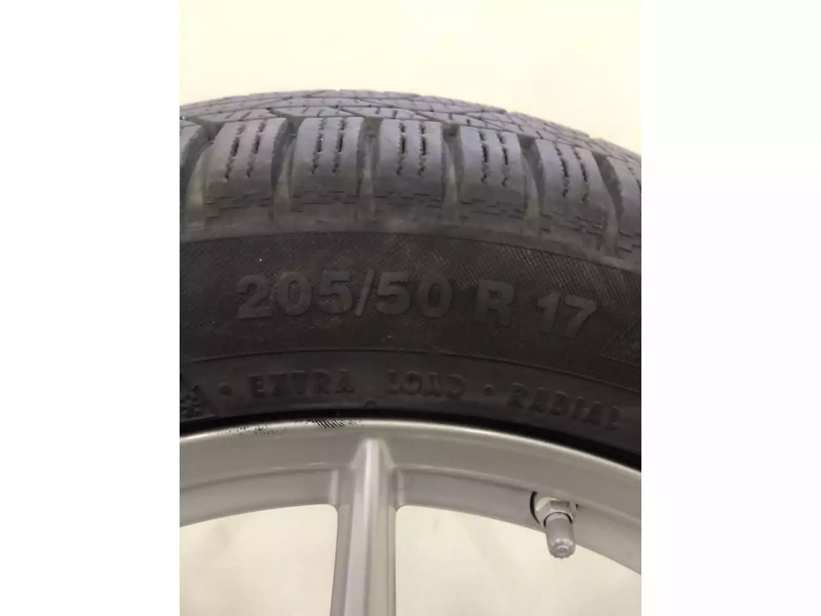 Jantes alu + Pneus hiver 17 205/50 R17 93H - Photo 1