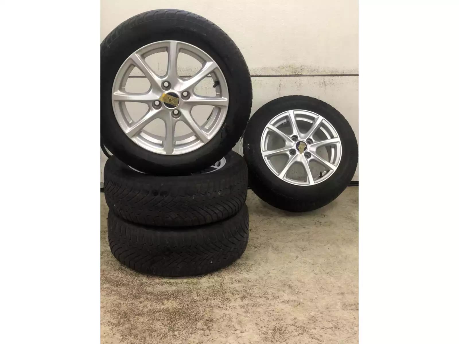 Jantes alu + Pneus hiver 15 195/60 R15 88T - Photo 1