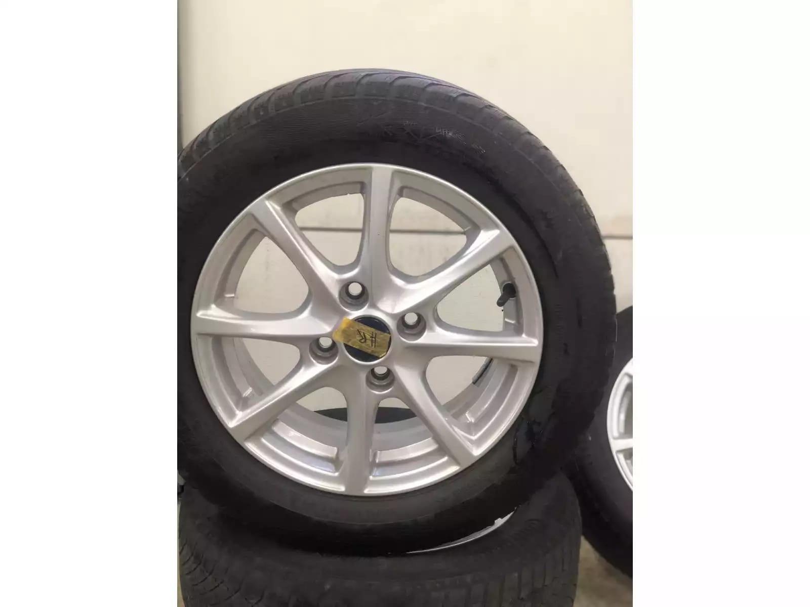 Jantes alu + Pneus hiver 15 195/60 R15 88T - Photo 1