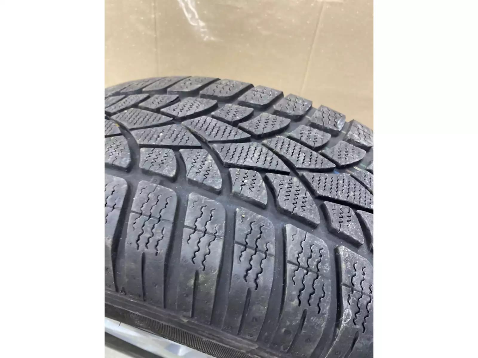 Jantes alu + Pneus hiver 17 235/65 R17 104H - Photo 1