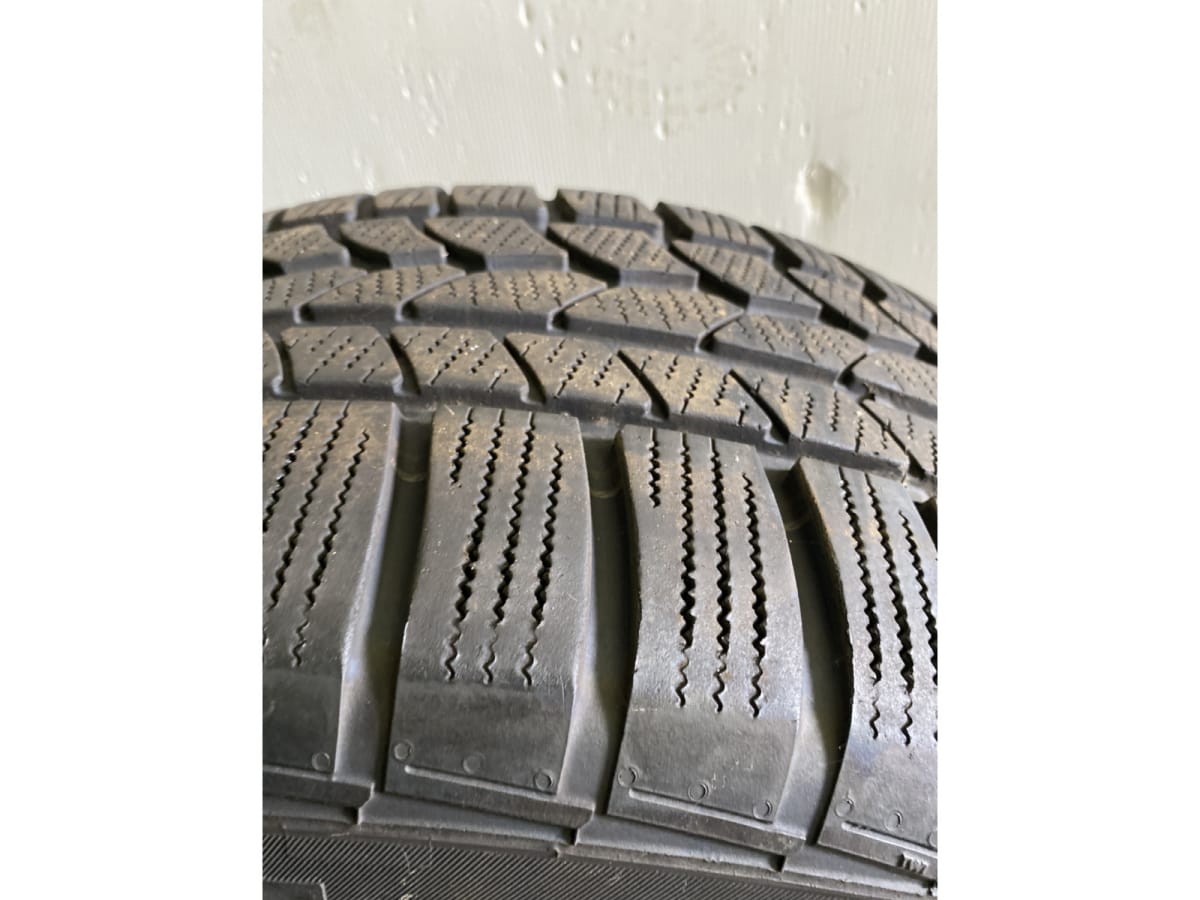 Jantes alu + Pneus hiver 18 255/55 R18 105H - Photo 1