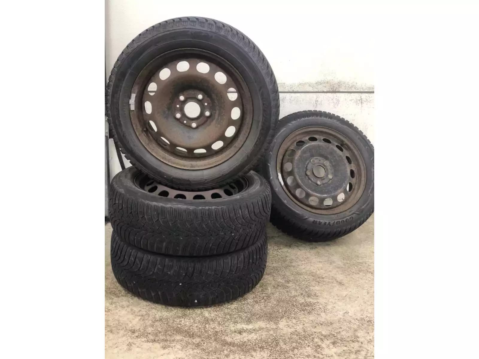 Jantes acier + Pneus hiver 16 205/55 R16 91H - Photo 1