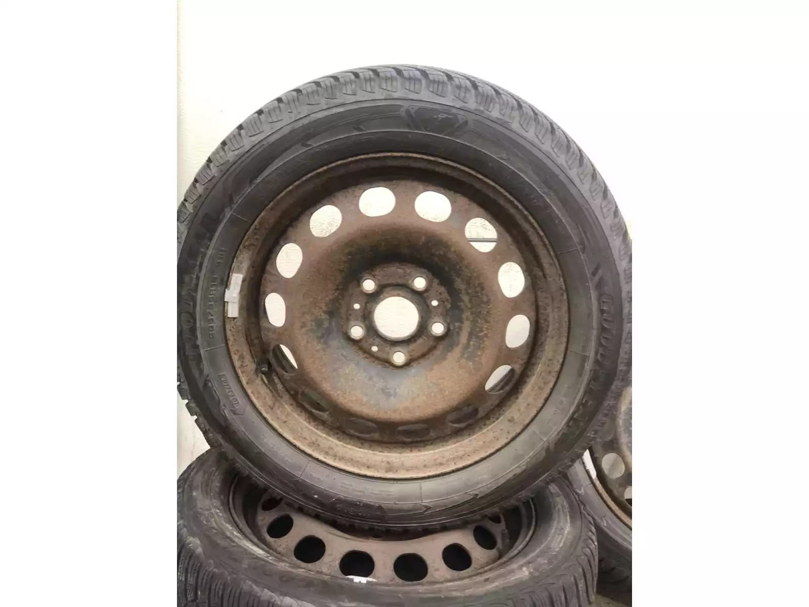 Jantes acier + Pneus hiver 16 205/55 R16 91H - Photo 1