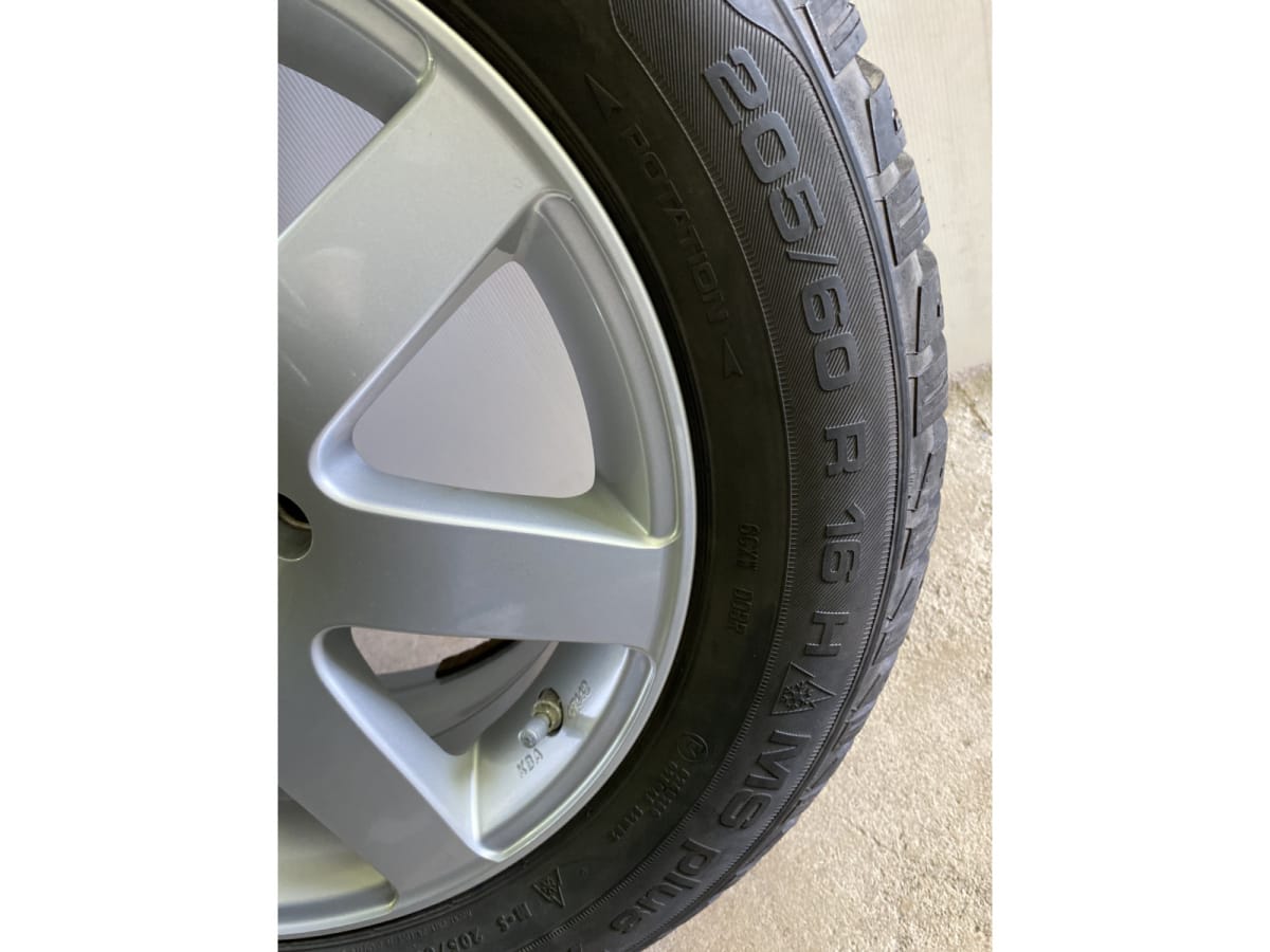 Jantes alu + Pneus hiver 16 205/60 R16 92H - Photo 1