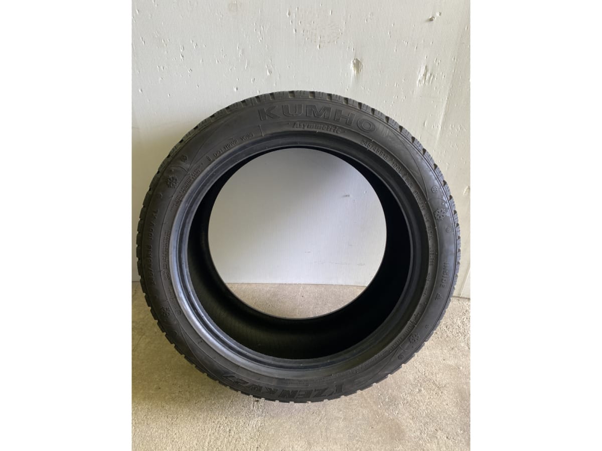 Pneus hiver 18 245/45 R18 100V - Photo 1