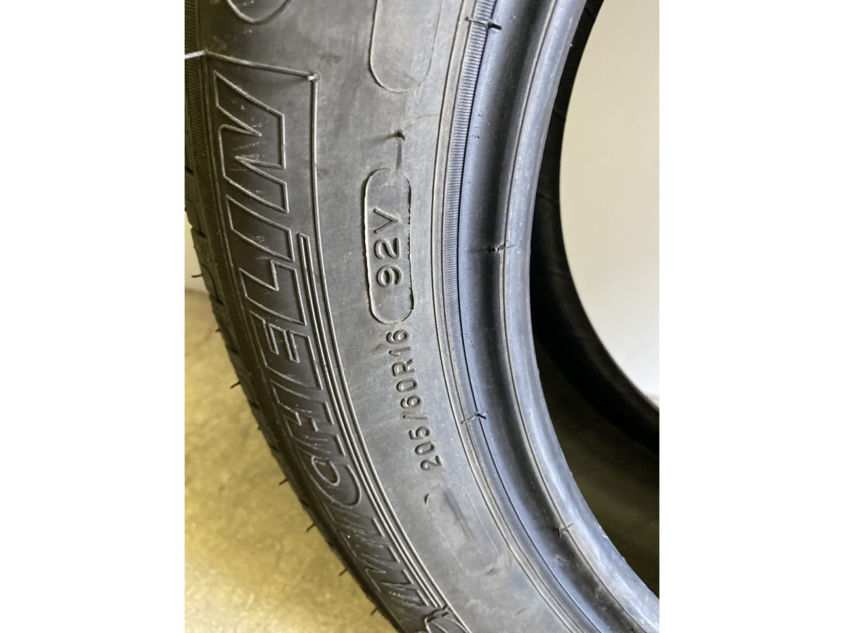 Pneus été 16 205/60 R16 92V - Photo 1