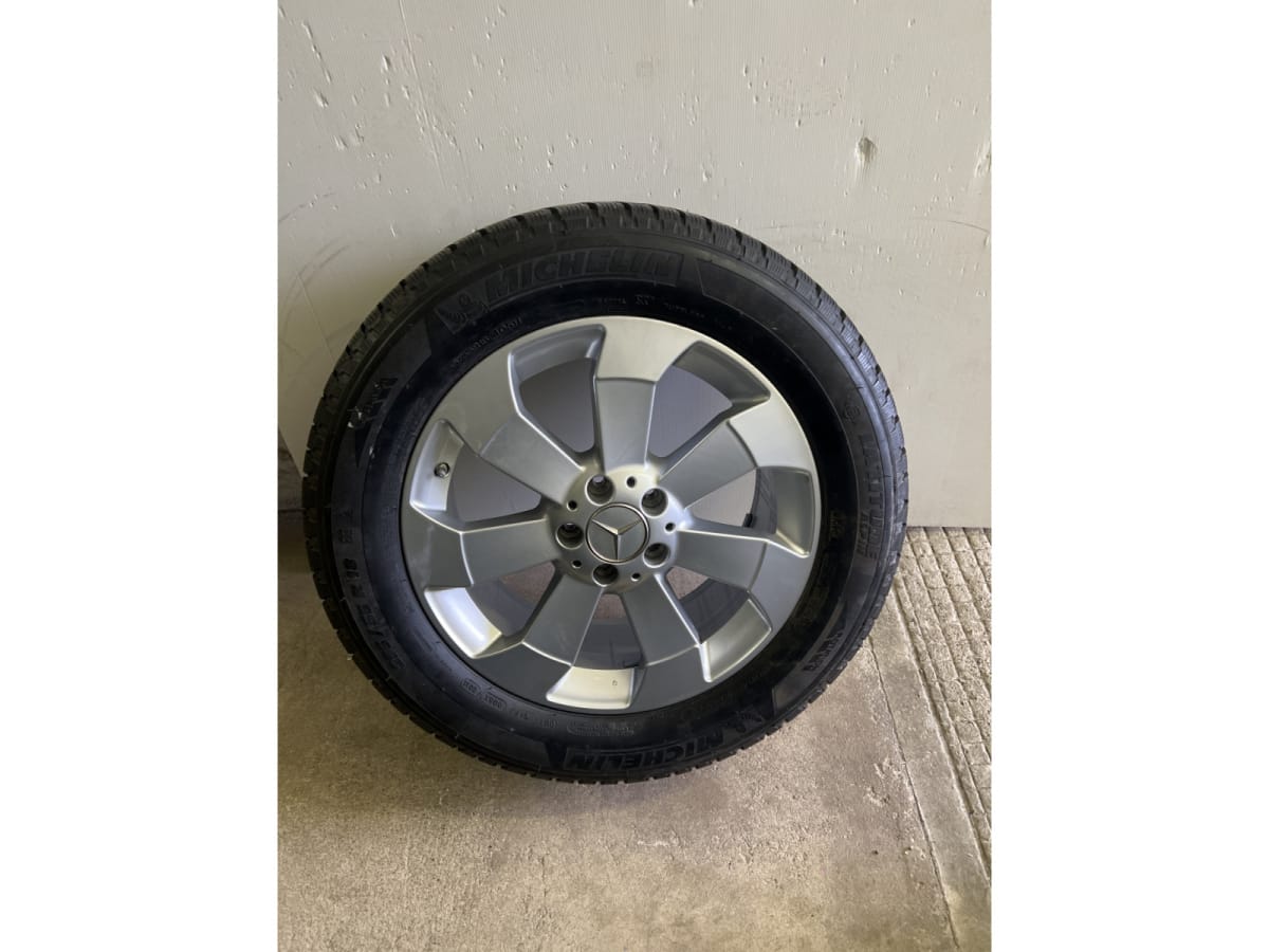 Jantes alu + Pneus hiver 18 255/55 R18 105H - Photo 1