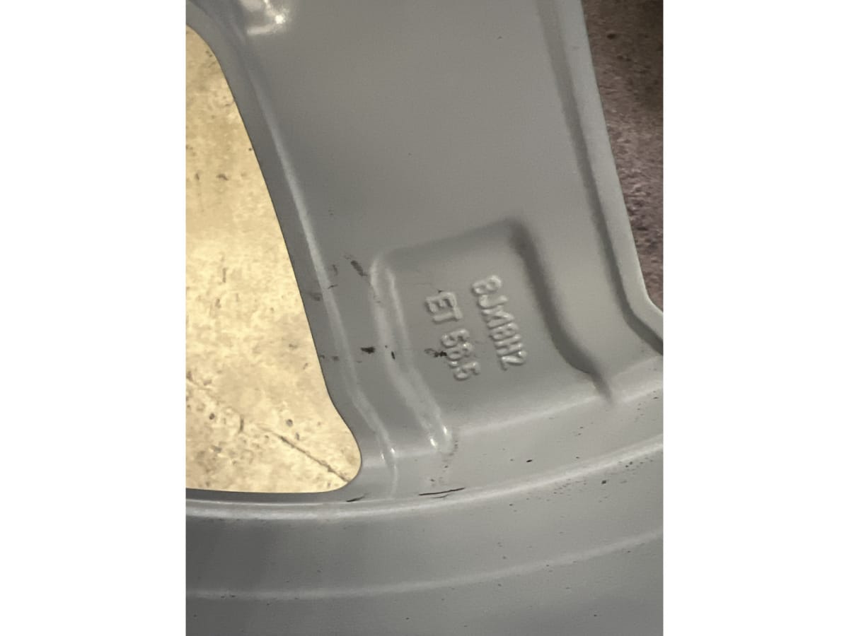 Jantes alu + Pneus hiver 18 255/55 R18 105H - Photo 1