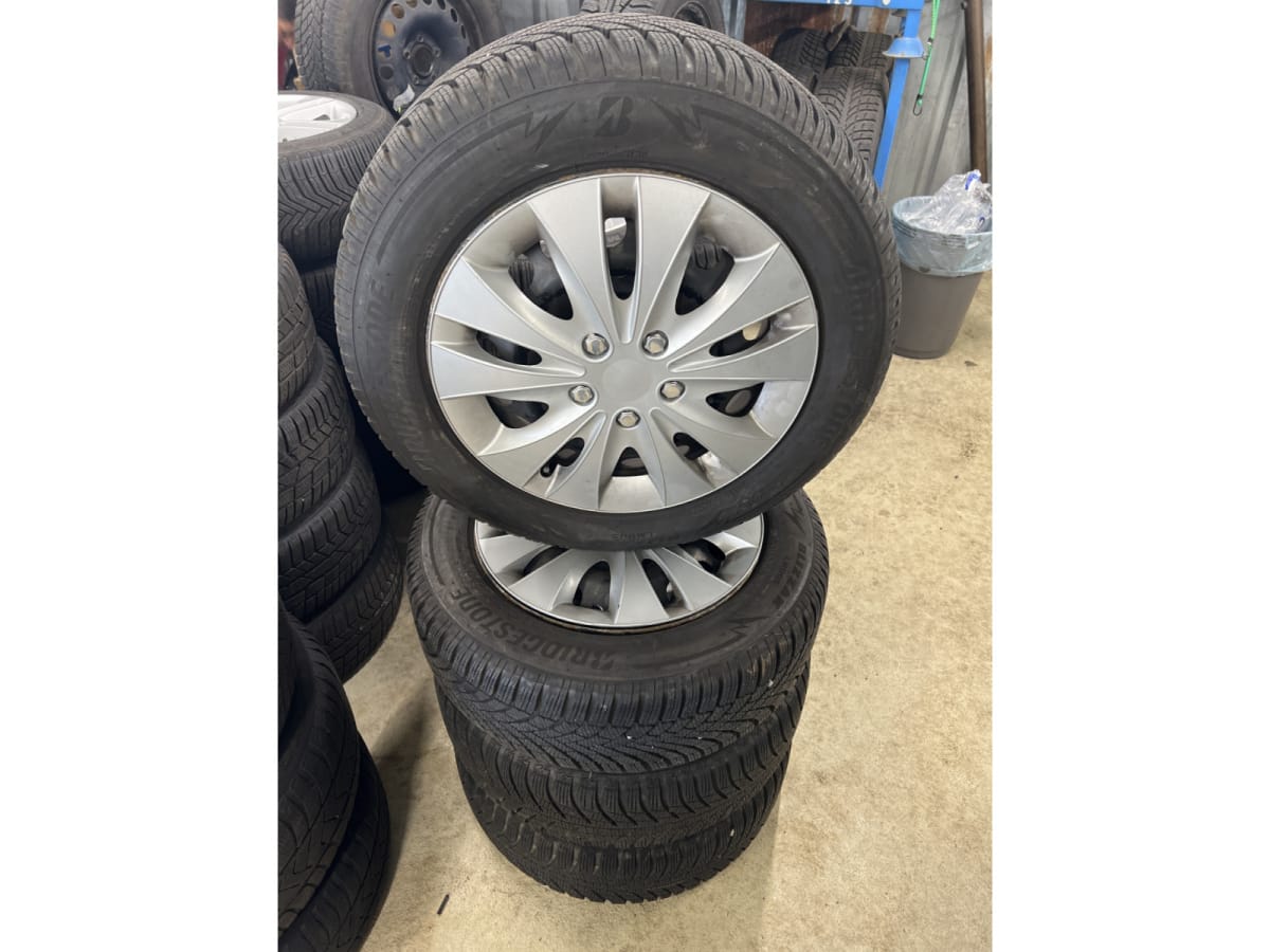 Jantes acier + Pneus hiver 16 205/60 R16 96H - Photo 1