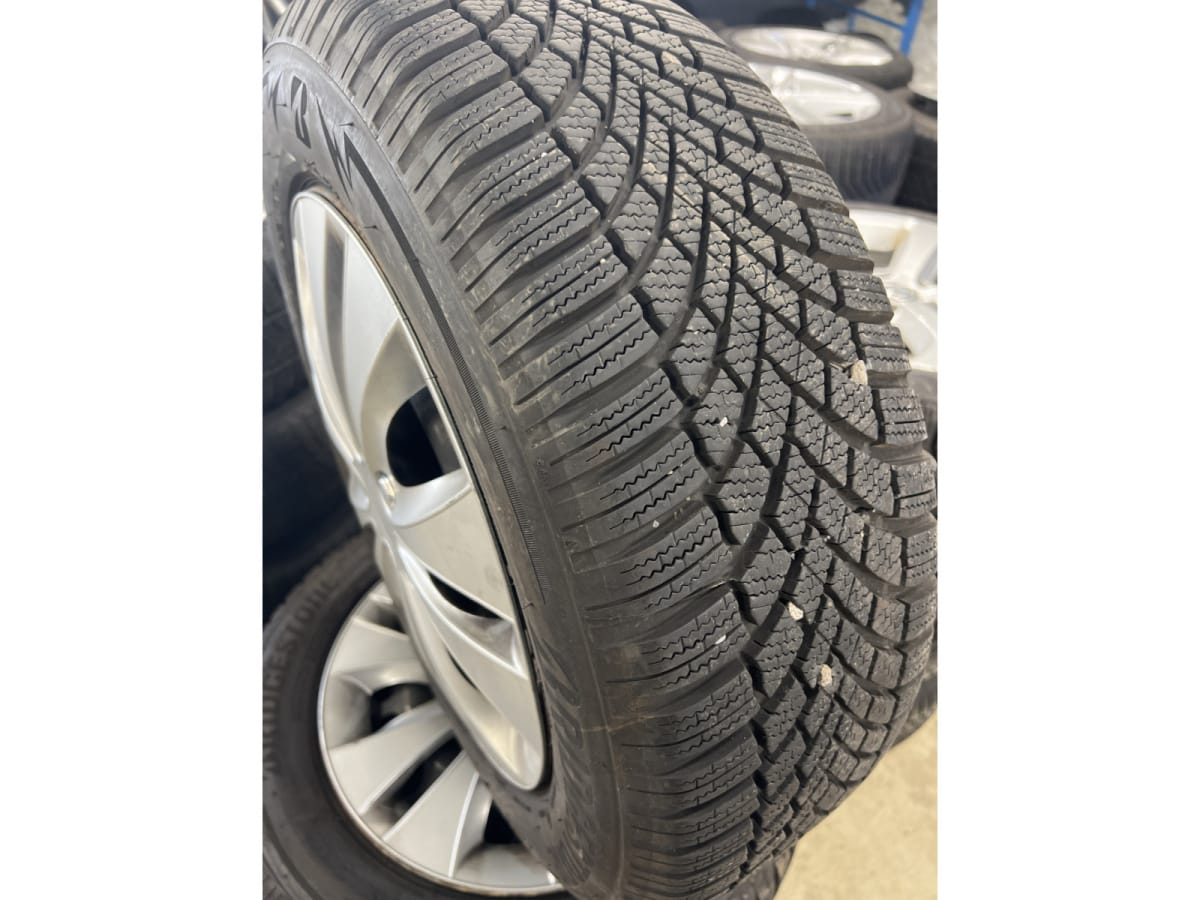 Jantes acier + Pneus hiver 16 205/60 R16 96H - Photo 1