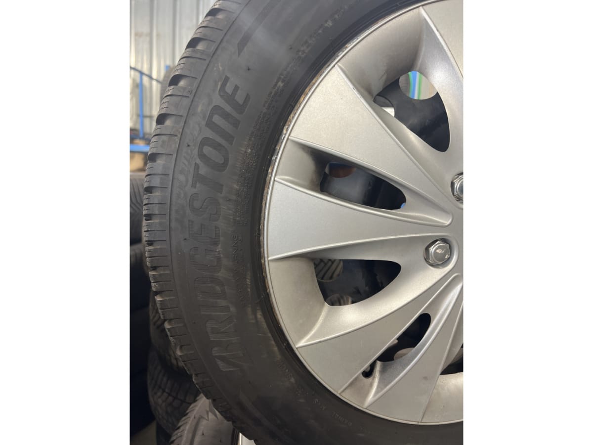 Jantes acier + Pneus hiver 16 205/60 R16 96H - Photo 1