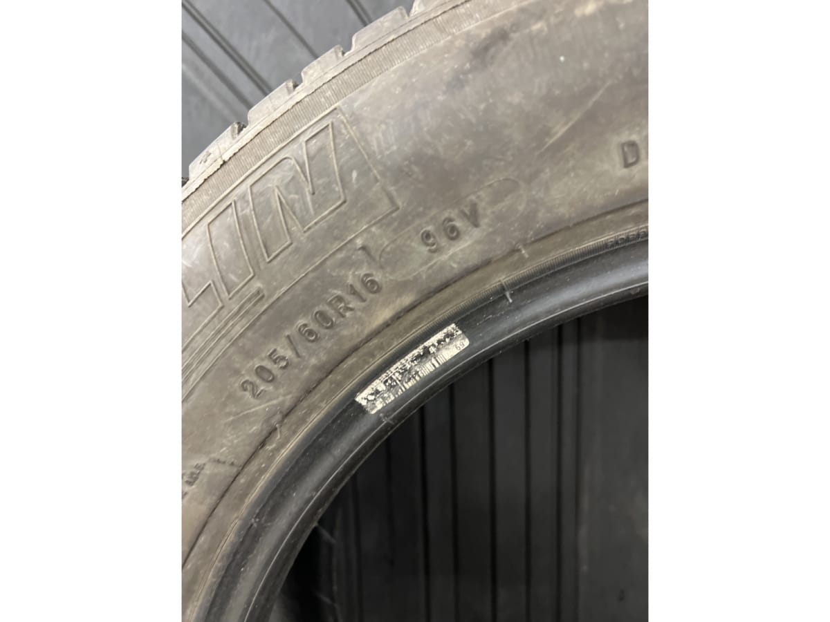 Pneus été 16 205/60 R16 96V - Photo 1