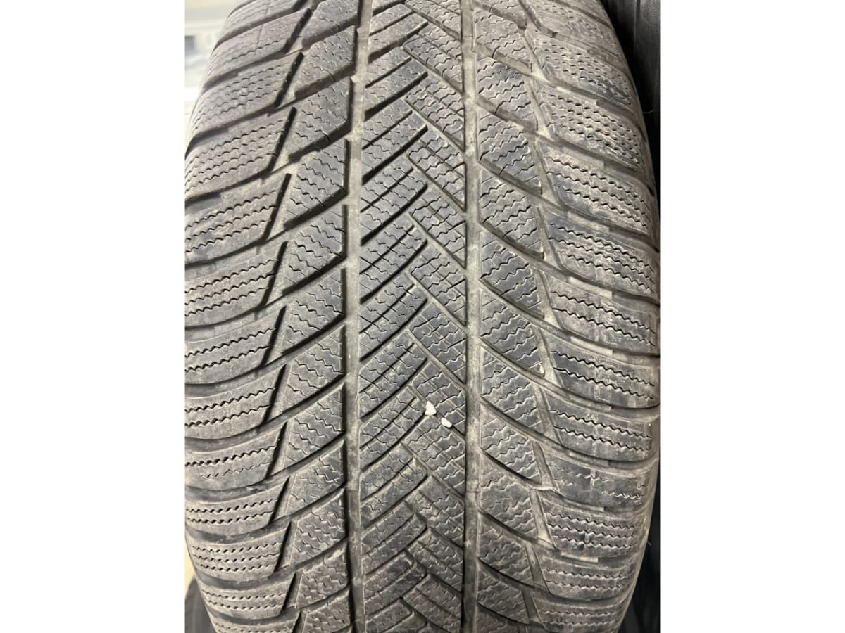 Jantes alu + Pneus hiver 19 265/50 R19 110H - Photo 1