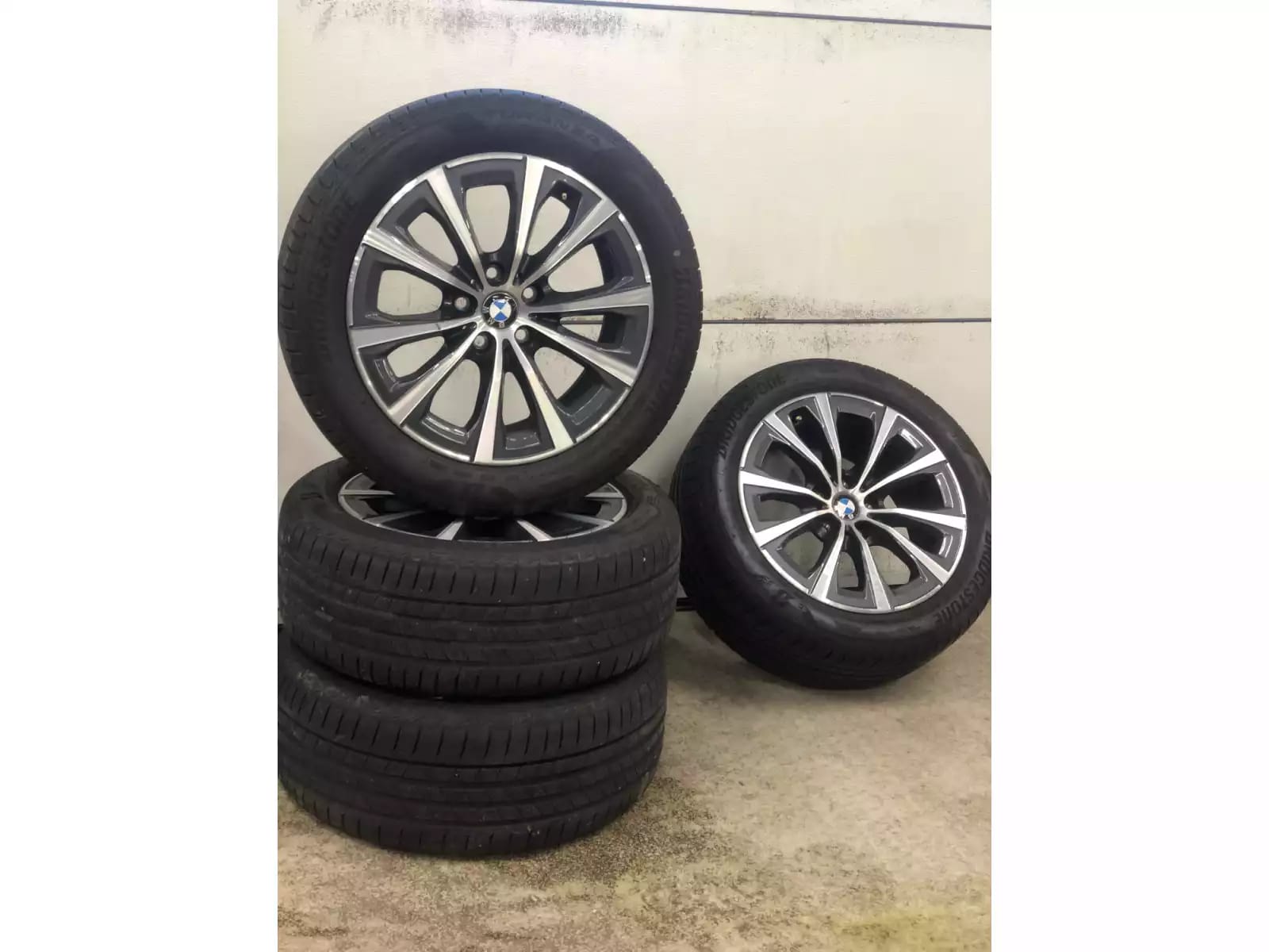 Jantes alu + Pneus hiver 17 225/50 R17 98Y - Photo 1