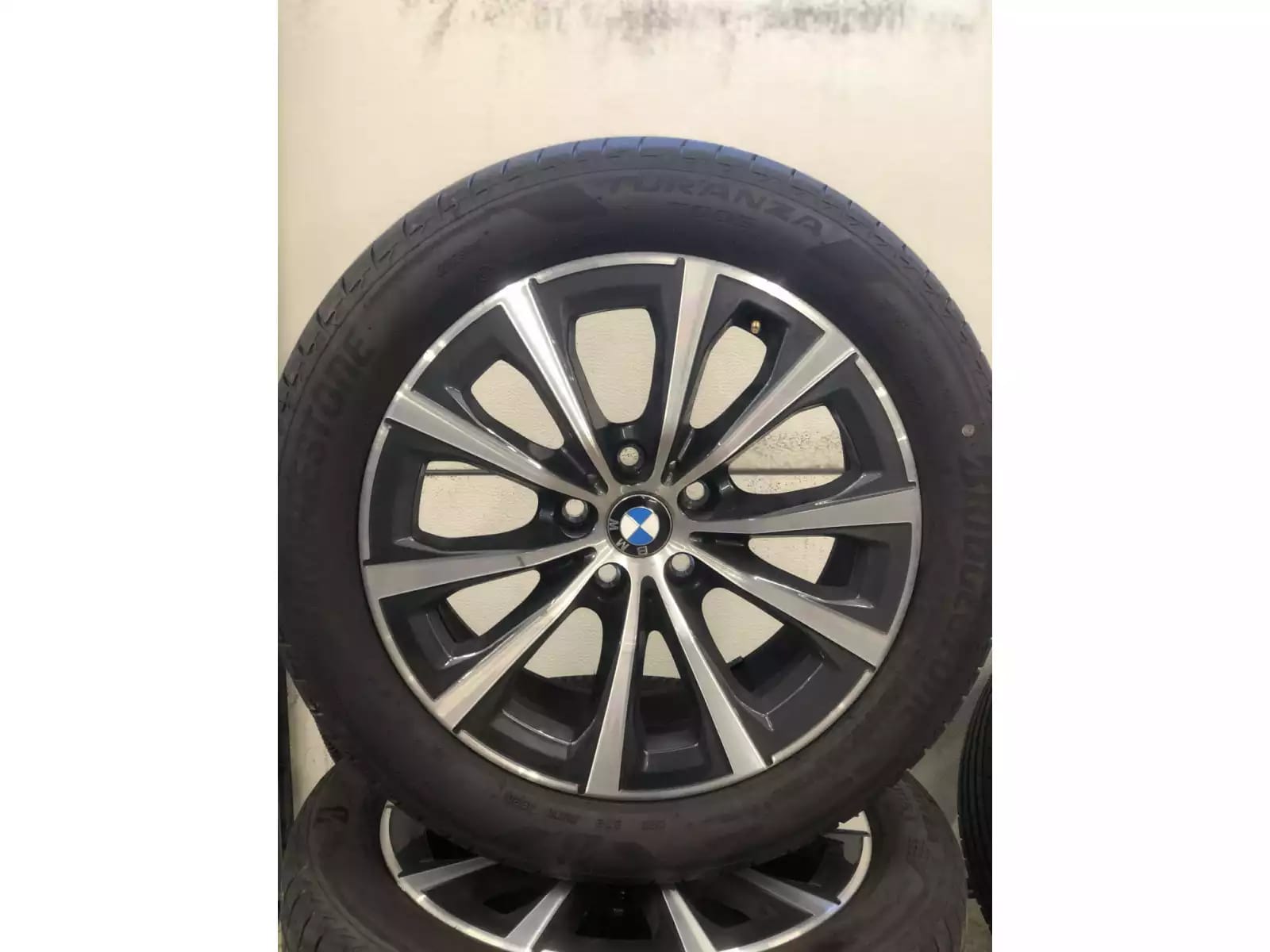 Jantes alu + Pneus hiver 17 225/50 R17 98Y - Photo 1