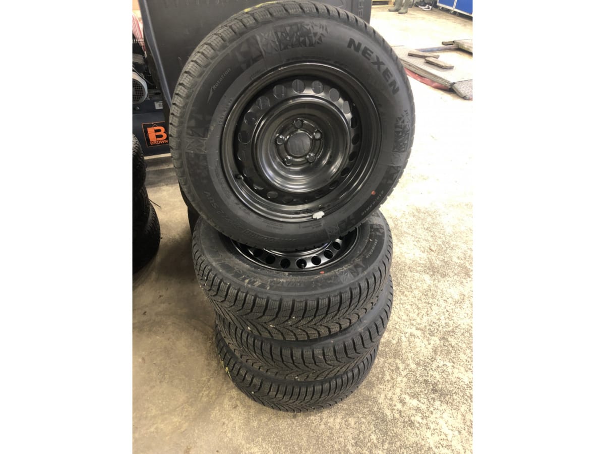 Jantes acier + Pneus hiver 16 215/65 R16 98T - Photo 1