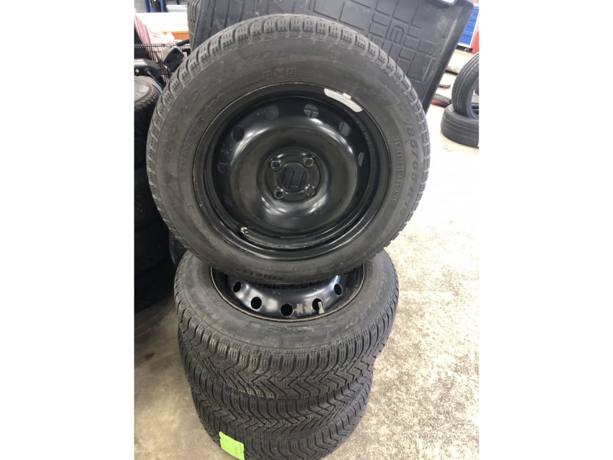 Jantes acier + Pneus hiver 15 185/65 R15 88T - Photo 1