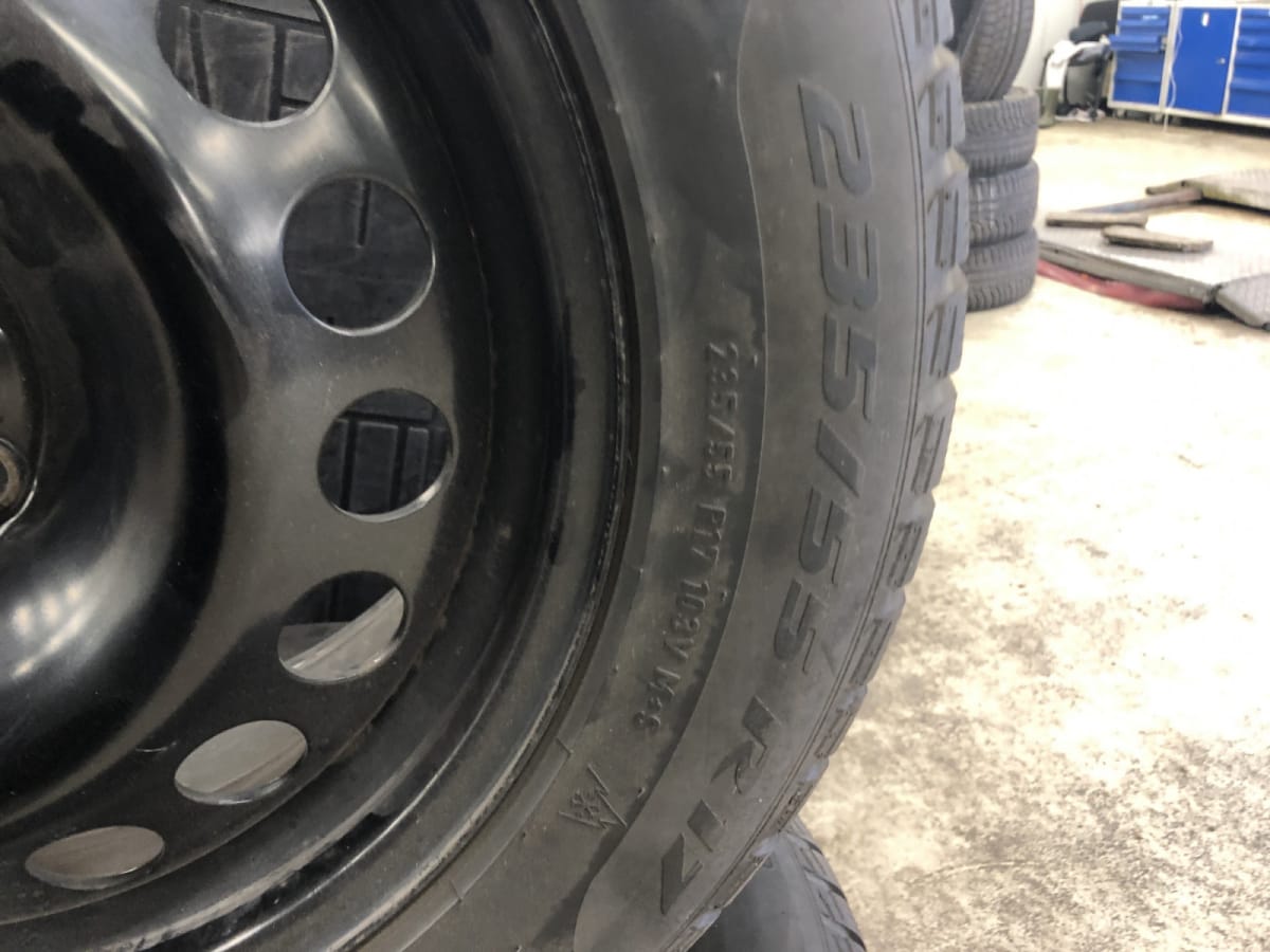 Jantes acier + Pneus hiver 17 235/55 R17 103V - Photo 1