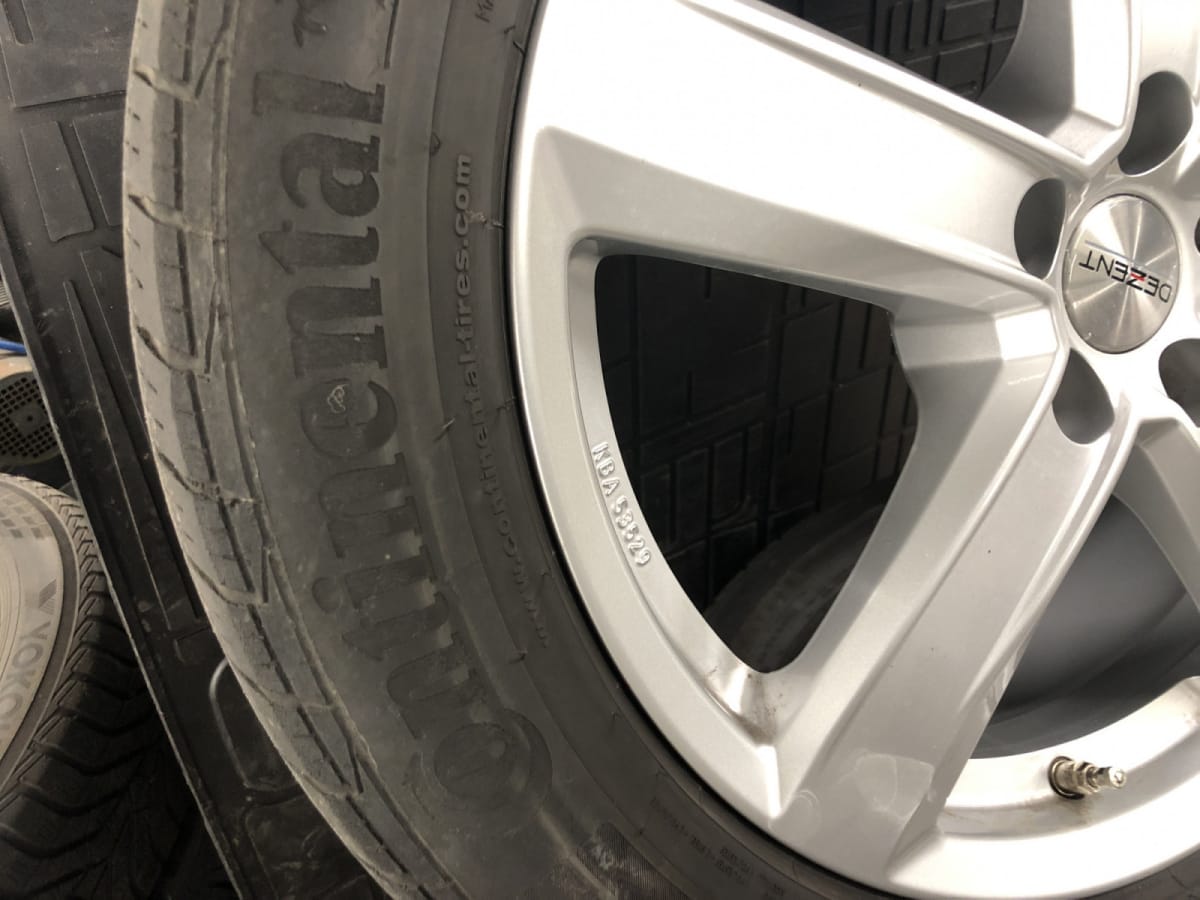 Jantes alu + Pneus hiver 18 225/55 R18 98V - Photo 1