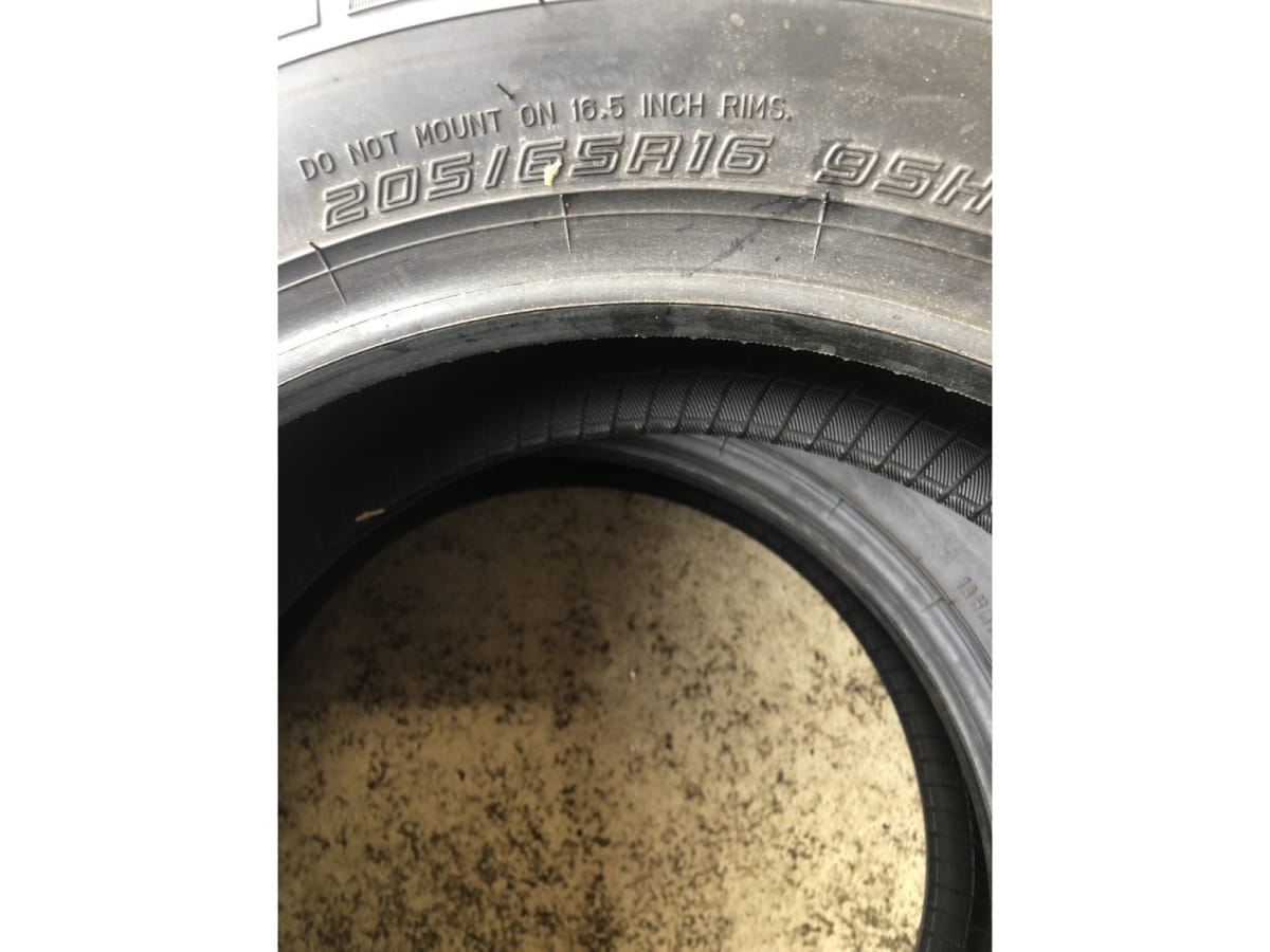 Pneus été 16 205/65 R16 95H - Photo 1