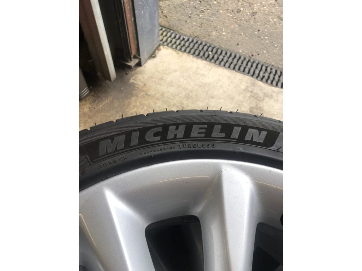 Jantes alu + Pneus été 17 255/40 R17 98Y - Photo 1