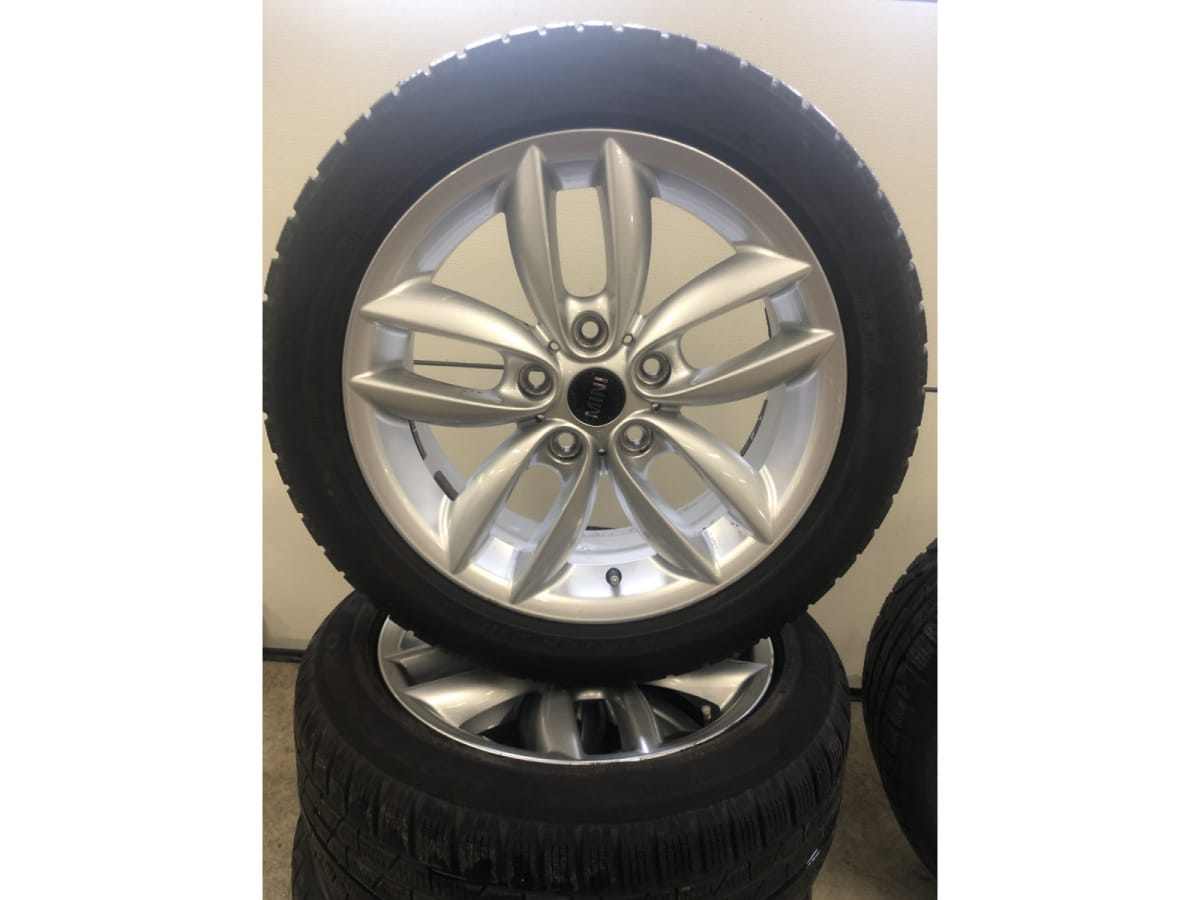 Jantes alu + Pneus hiver 17 205/55 R17 91H - Photo 1